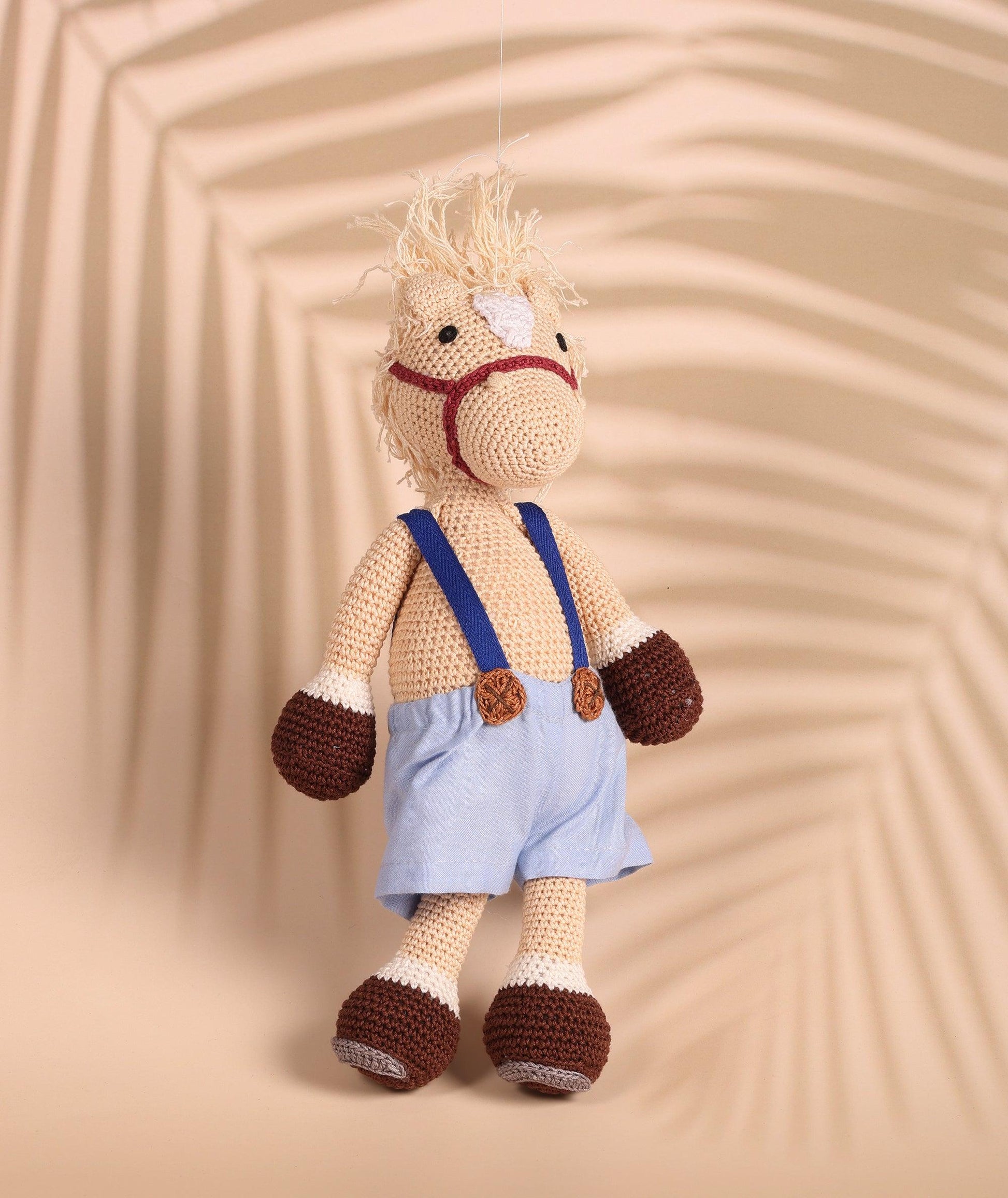 Cream Standing Horse - Peacoy