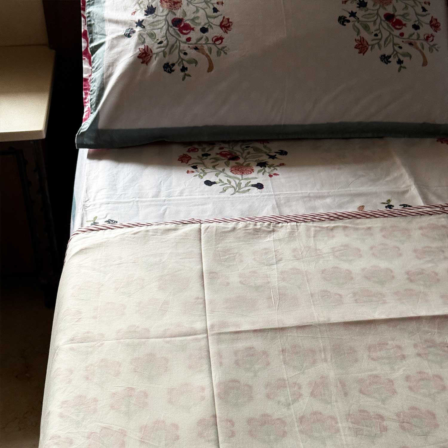 Beige & Dark Pink Floral Cotton Printed 3D Dohar - 100 inches x 110 inches