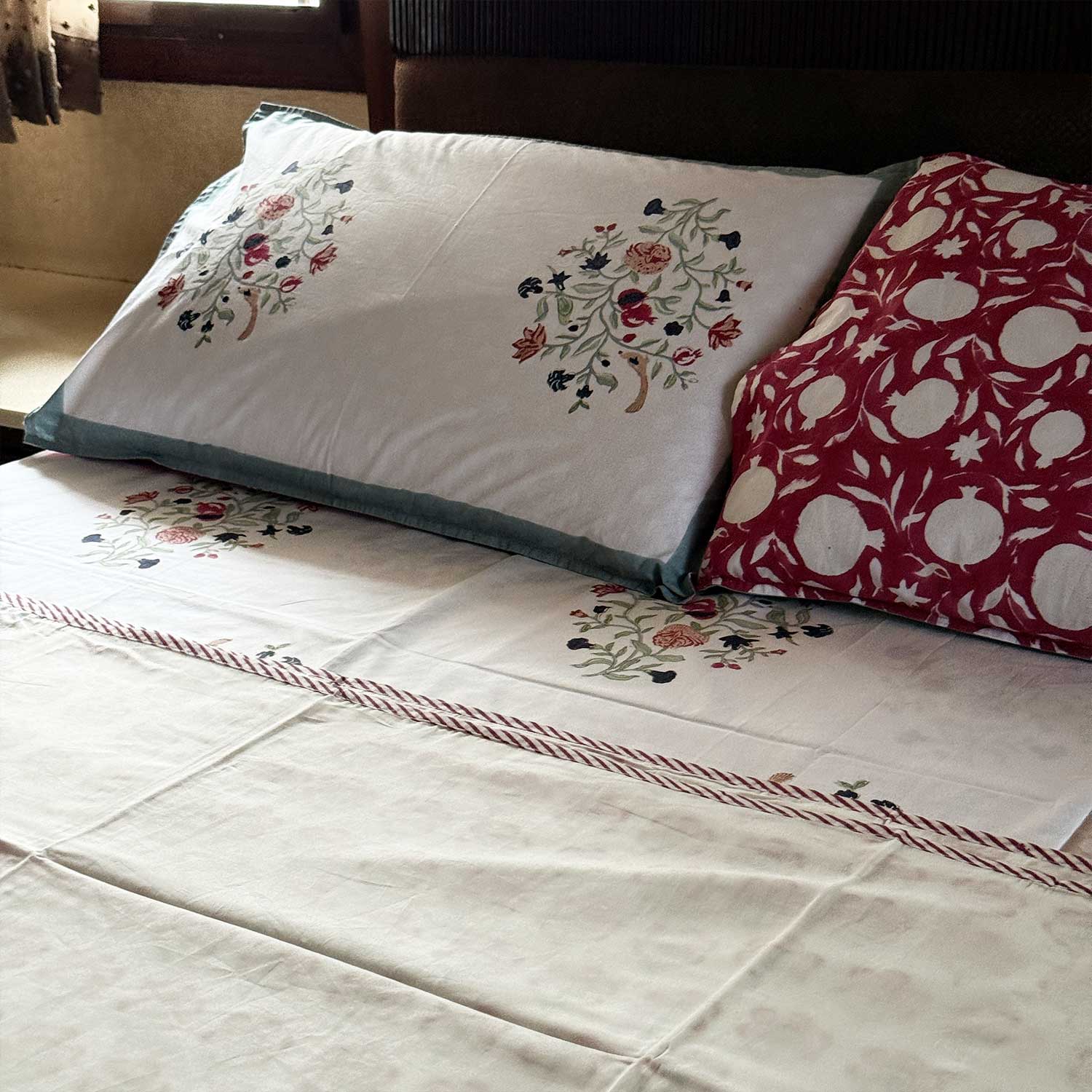 Peach & Dark Pink Floral Cotton Printed Bedsheet - 100 inches x 110 inches