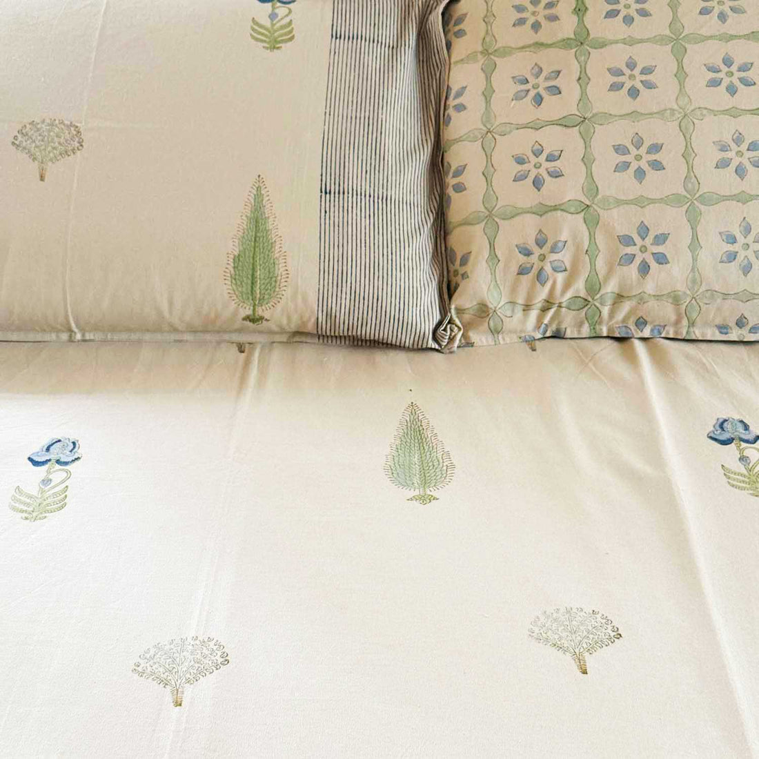 White Floral Scatter Cotton Printed Bedsheet - 100 inches x 110 inches