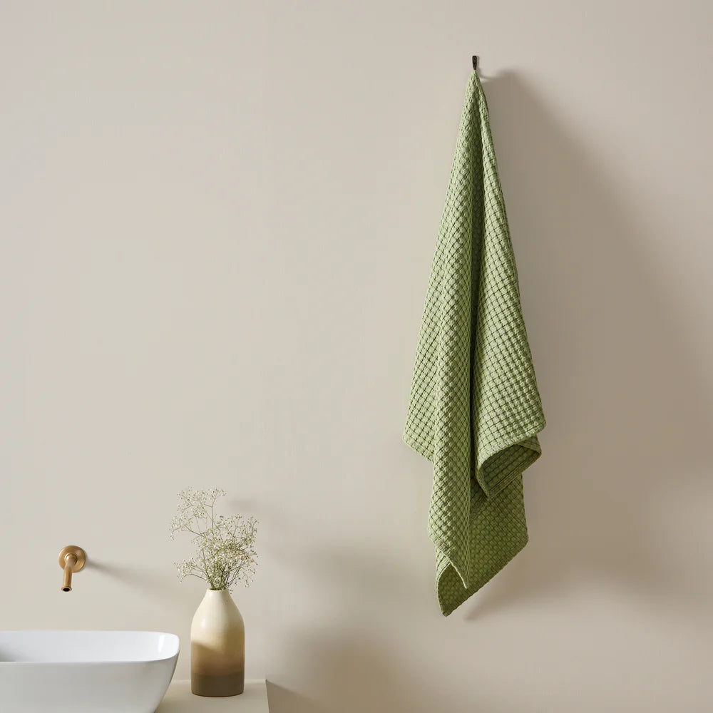 Chalk Cotton Waffle Bath Towel