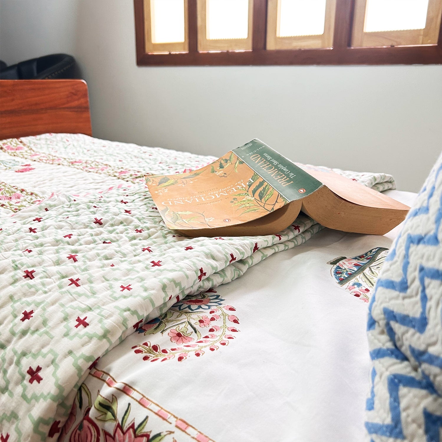 Pink Floral Jaal | Double Bed Quilt | 90 Inches X 100 Inches