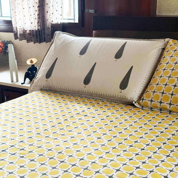 Yellow Circle Pattern Cotton Printed Bedsheet - 100 inches x 110 inches