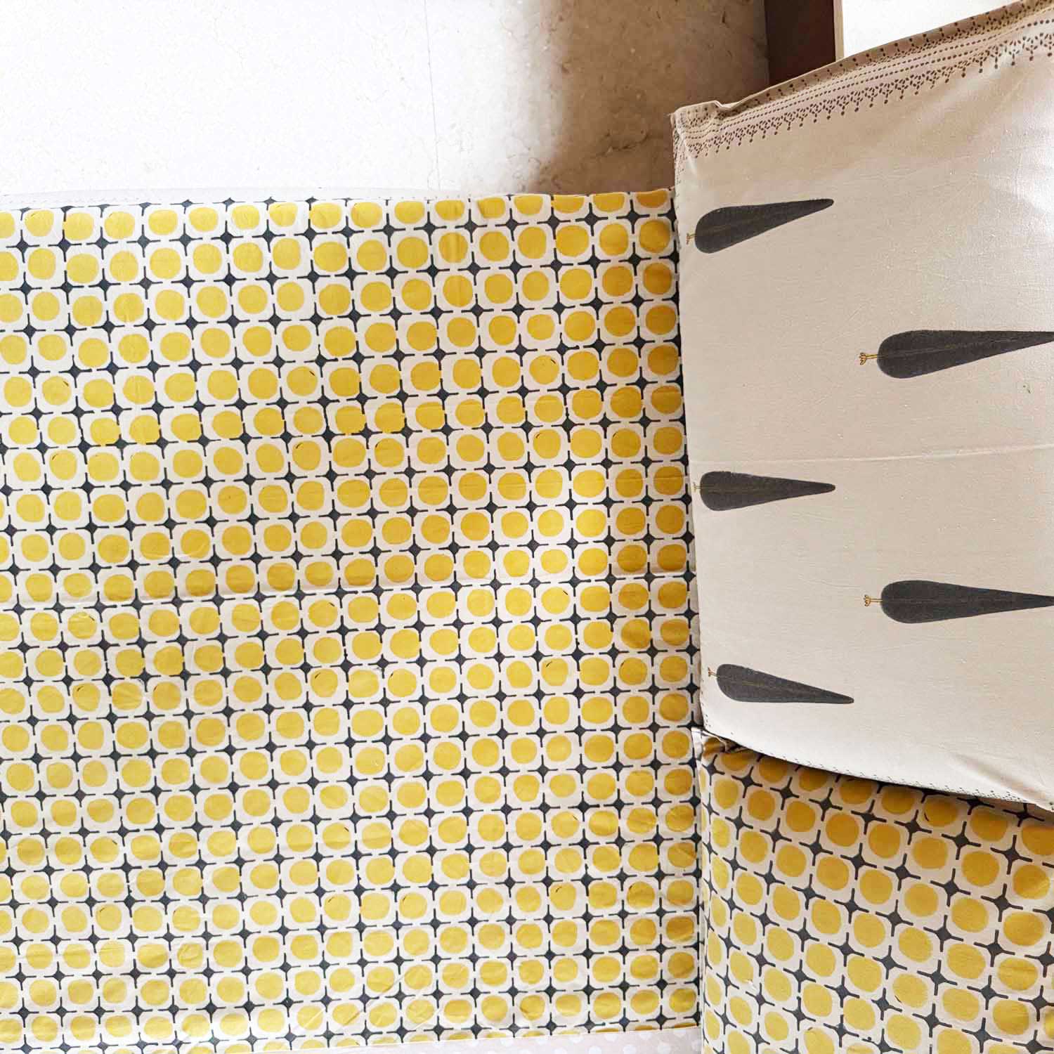 Yellow Circle Pattern Cotton Printed Bedsheet - 100 inches x 110 inches