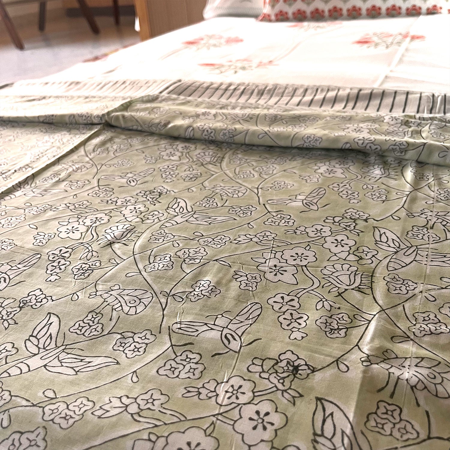 Green Freestyle Floral Soft Cotton Printed Quilt - 90 inches x 100 inches