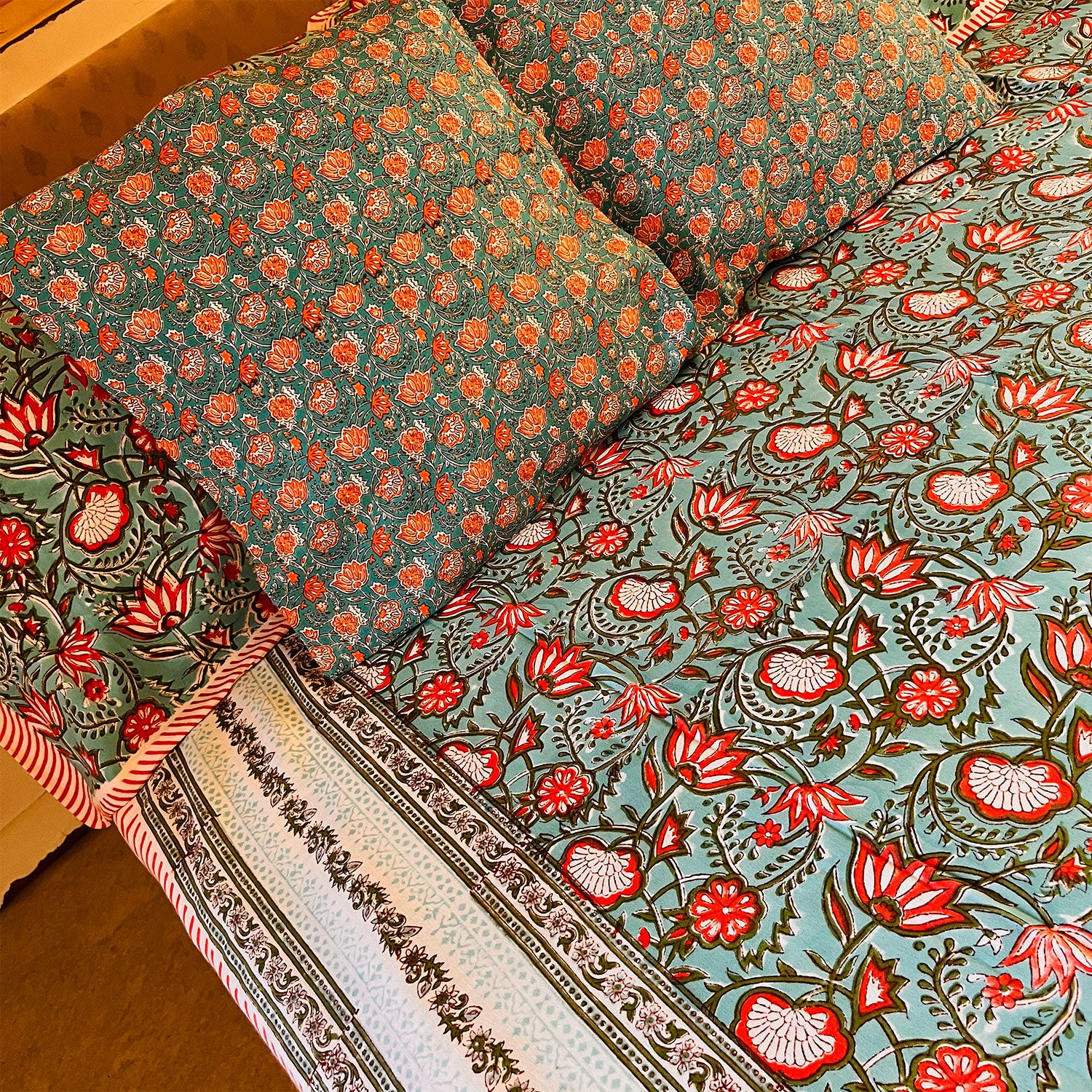Blooming flowers Block Printed Cotton Double Bedsheet Set With 2 Pillow Covers - 108 inches x 108 inches