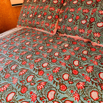 Blooming flowers Block Printed Cotton Double Bedsheet Set With 2 Pillow Covers - 108 inches x 108 inches