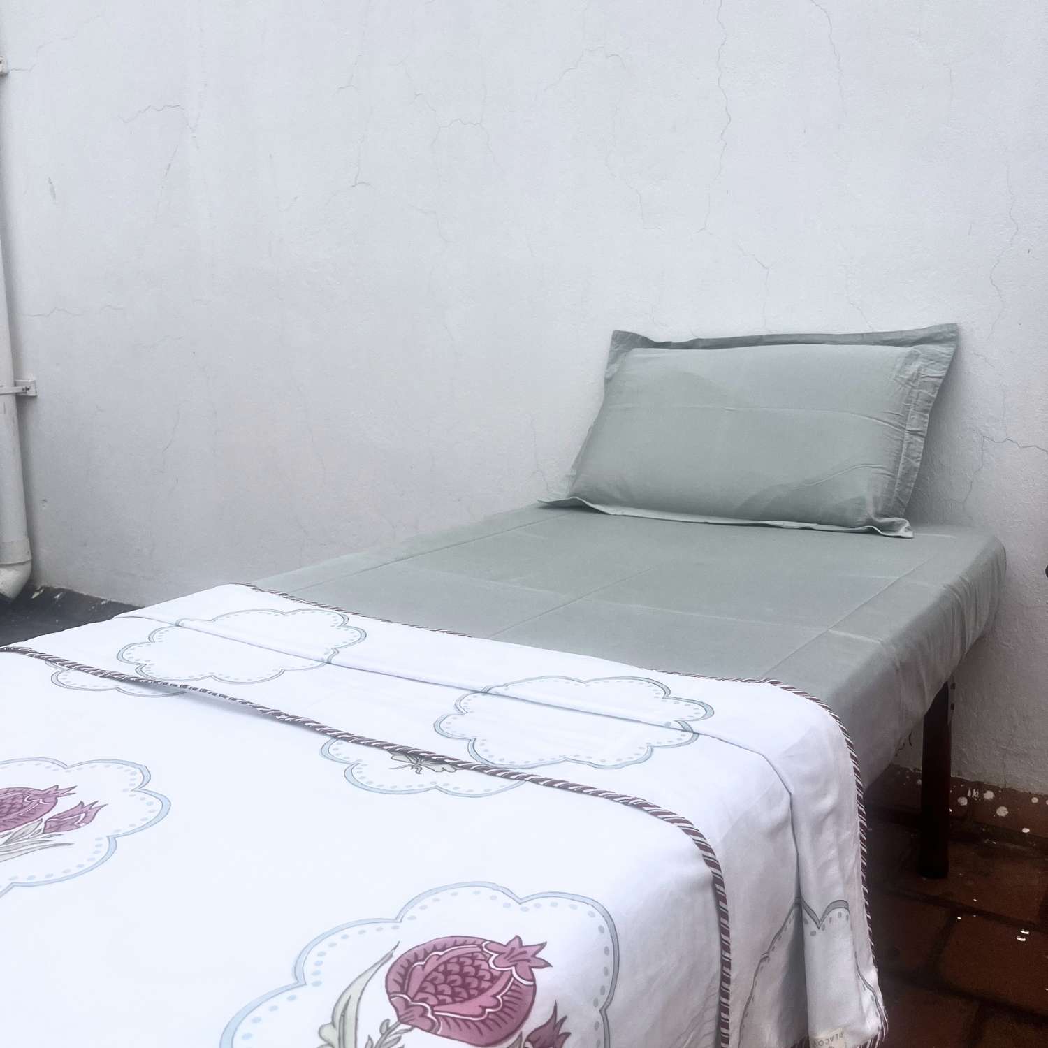 Single Dohar Quilt 60 x 90 cm – White  Red Pomegranate Motif