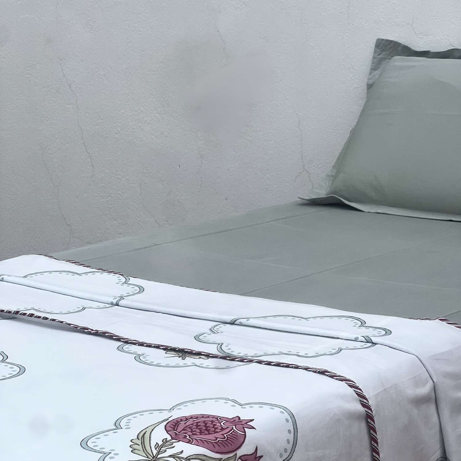 Single Dohar Quilt 60 x 90 cm – White  Red Pomegranate Motif