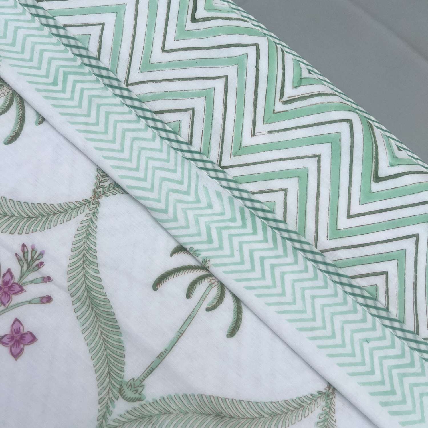 Single Dohar Quilt 60 x 90 cm – White Green Plam Tree Motif