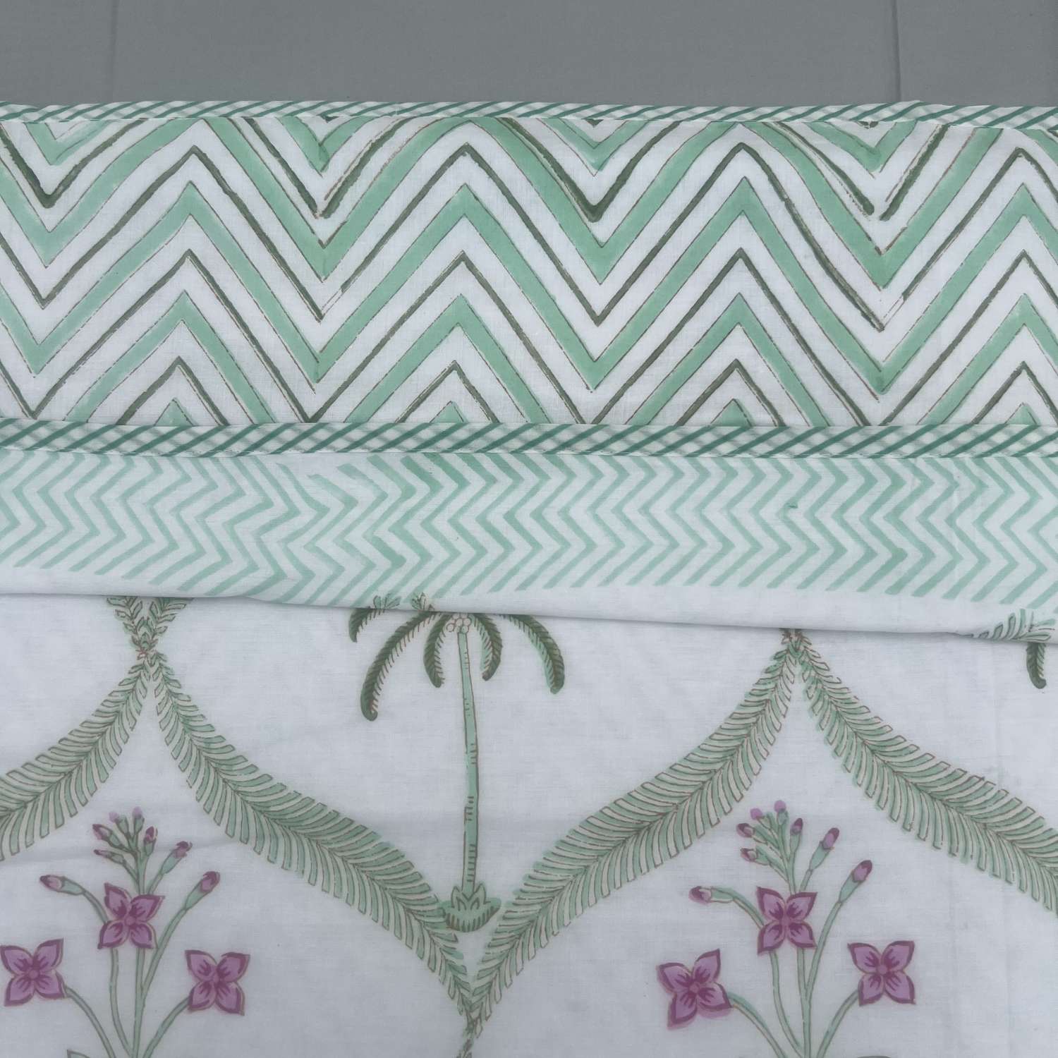 Single Dohar Quilt 60 x 90 cm – White Green Plam Tree Motif