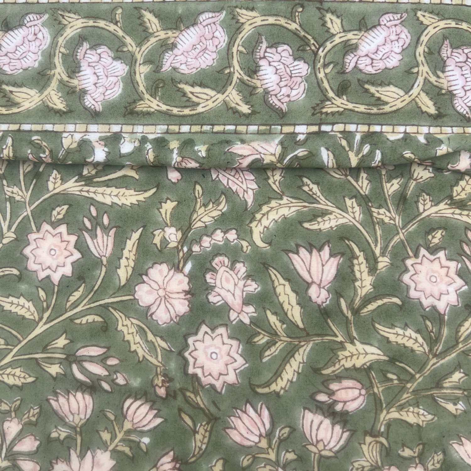 Single Dohar Quilt 60 x 90 cm – Olive Green Pink Motif