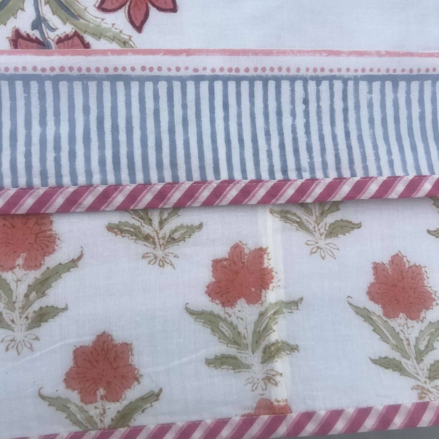 Single Dohar Quilt 60 x 90 cm – White Cheery Blossom Motif
