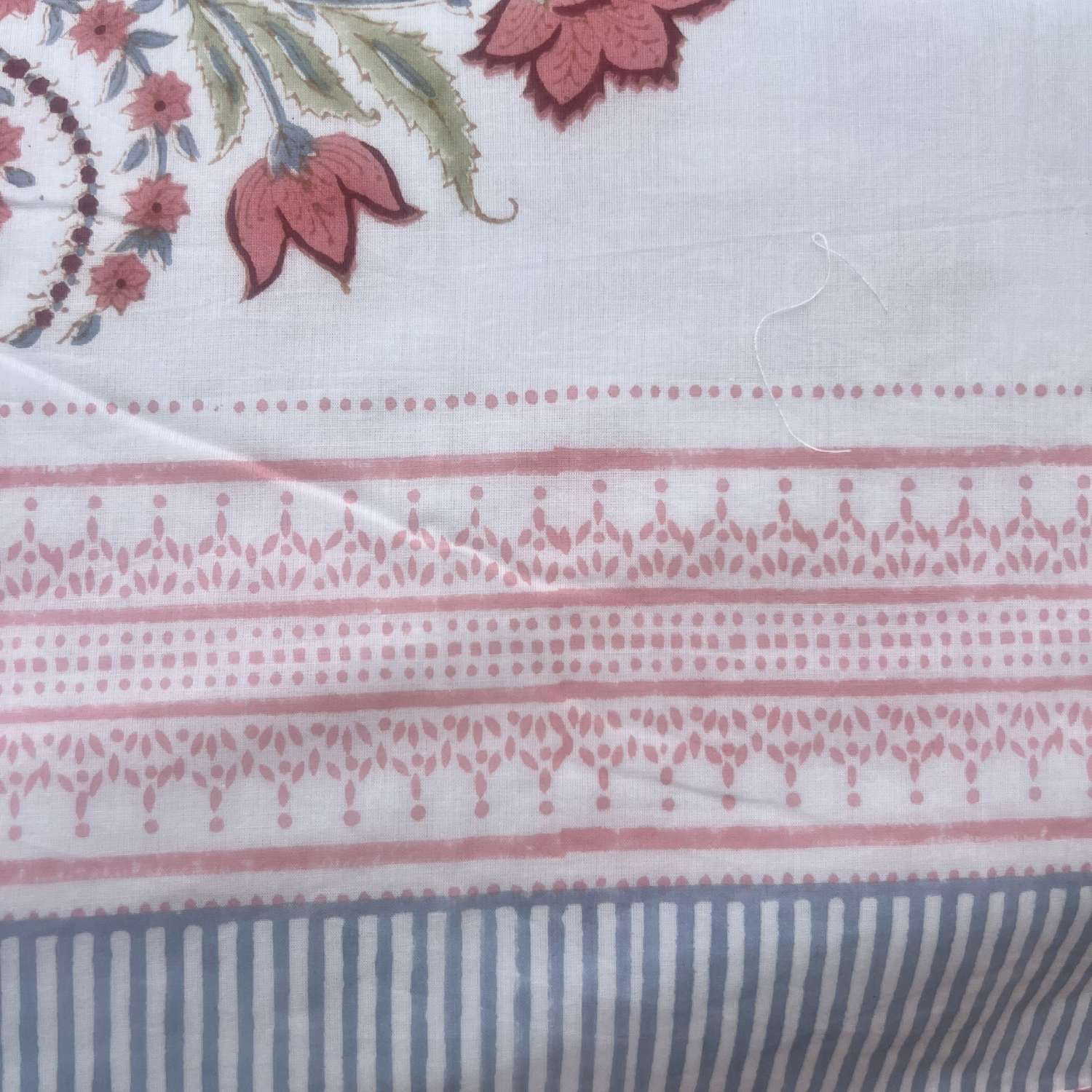 Single Dohar Quilt 60 x 90 cm – White Cheery Blossom Motif