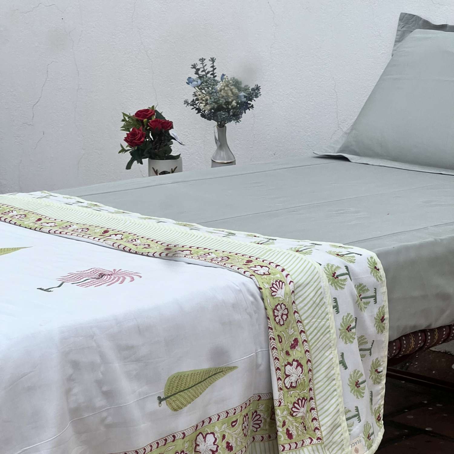 Single Dohar Quilt 60 x 90 cm – White Green Red Palm Tree Motif