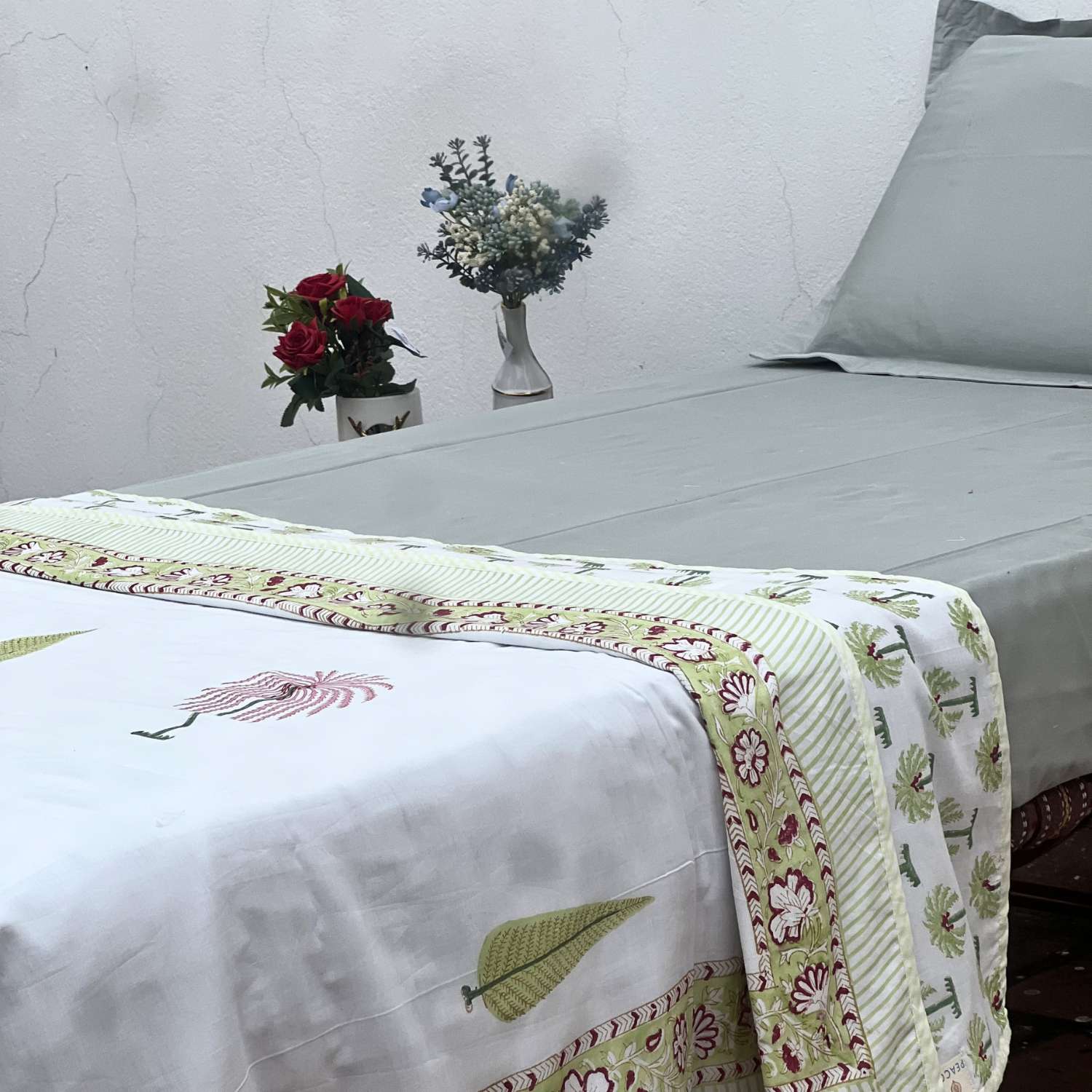 Single Dohar Quilt 60 x 90 cm – White Green Red Palm Tree Motif