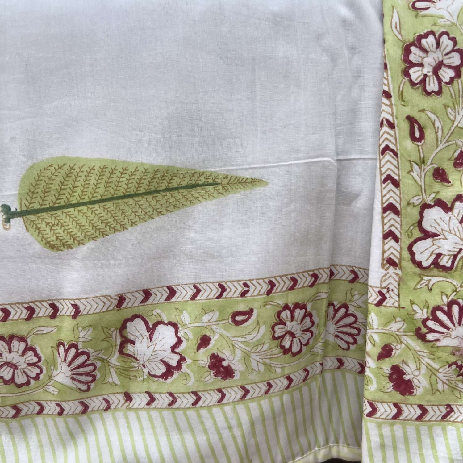 Single Dohar Quilt 60 x 90 cm – White Green Red Palm Tree Motif