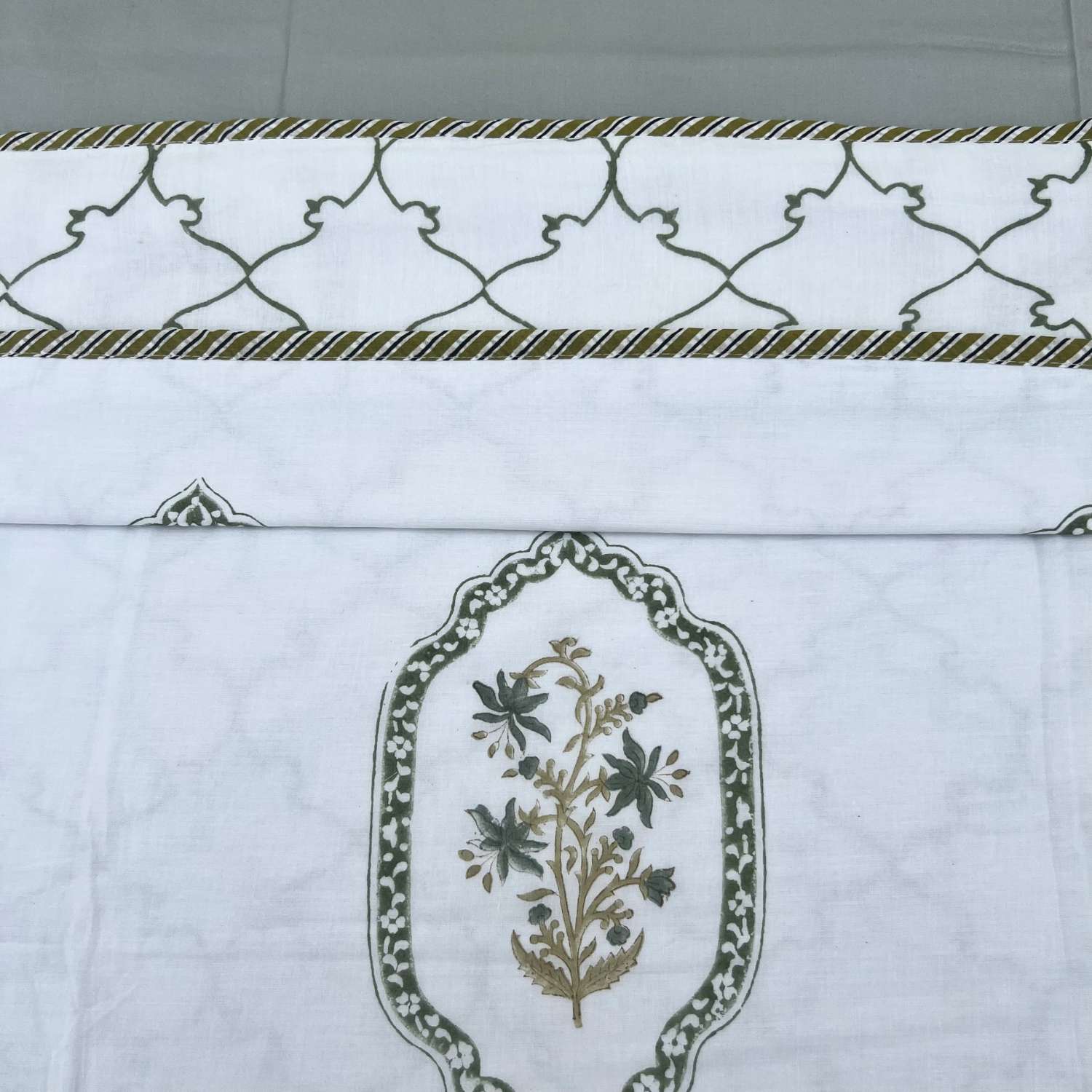 Single Dohar Quilt 60 x 90 cm – White Green Brown Motif