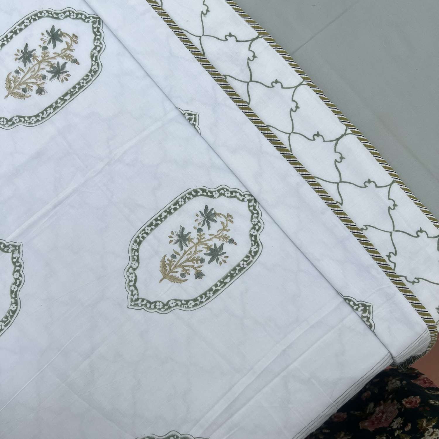 Single Dohar Quilt 60 x 90 cm – White Green Brown Motif