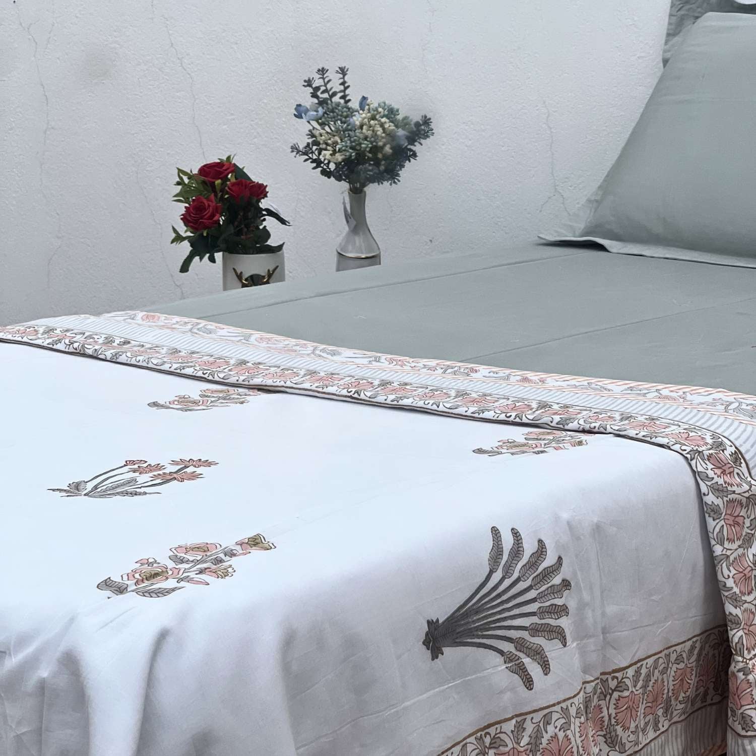 Single Dohar Quilt 60 x 90 cm – White Peach Green Motif
