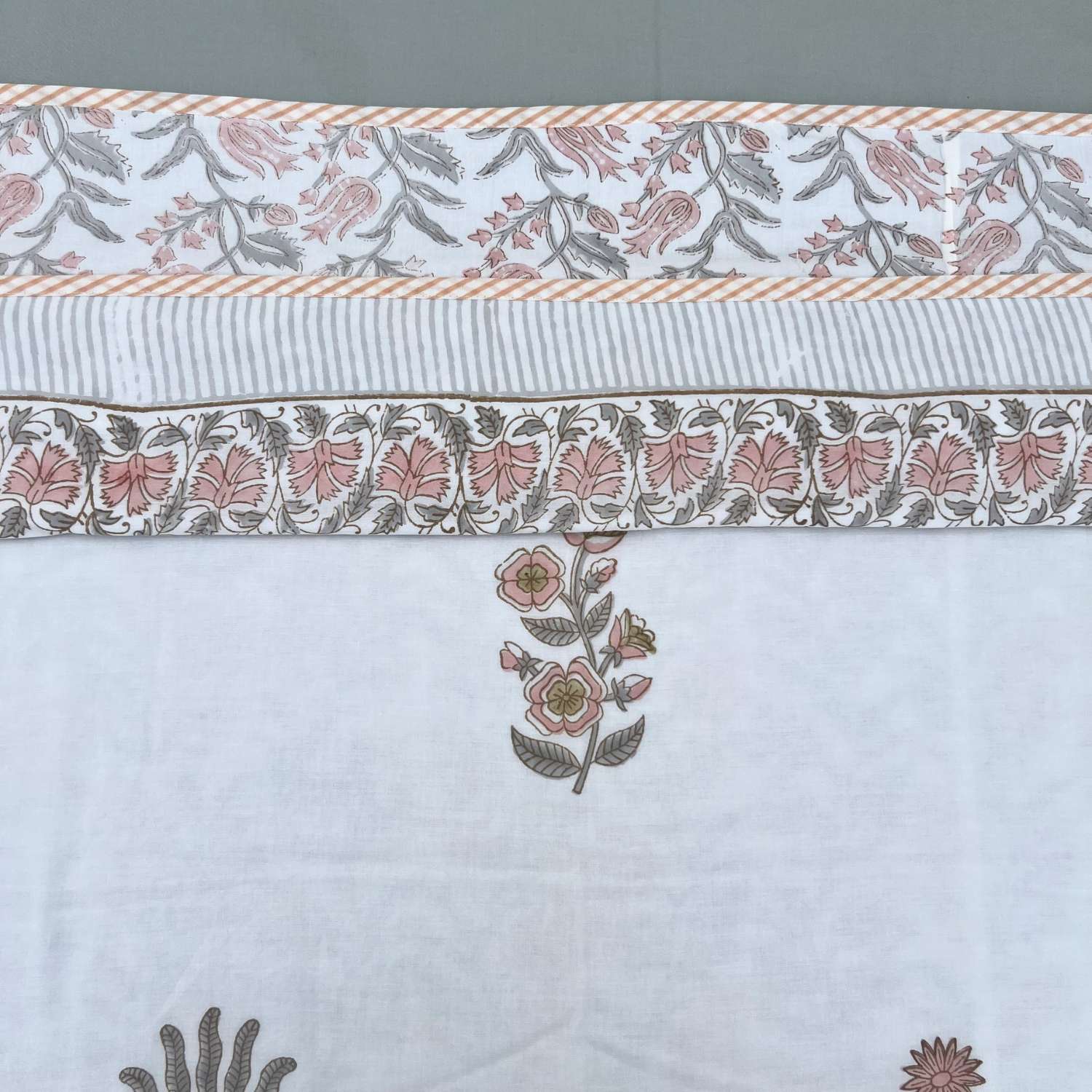 Single Dohar Quilt 60 x 90 cm – White Peach Green Motif
