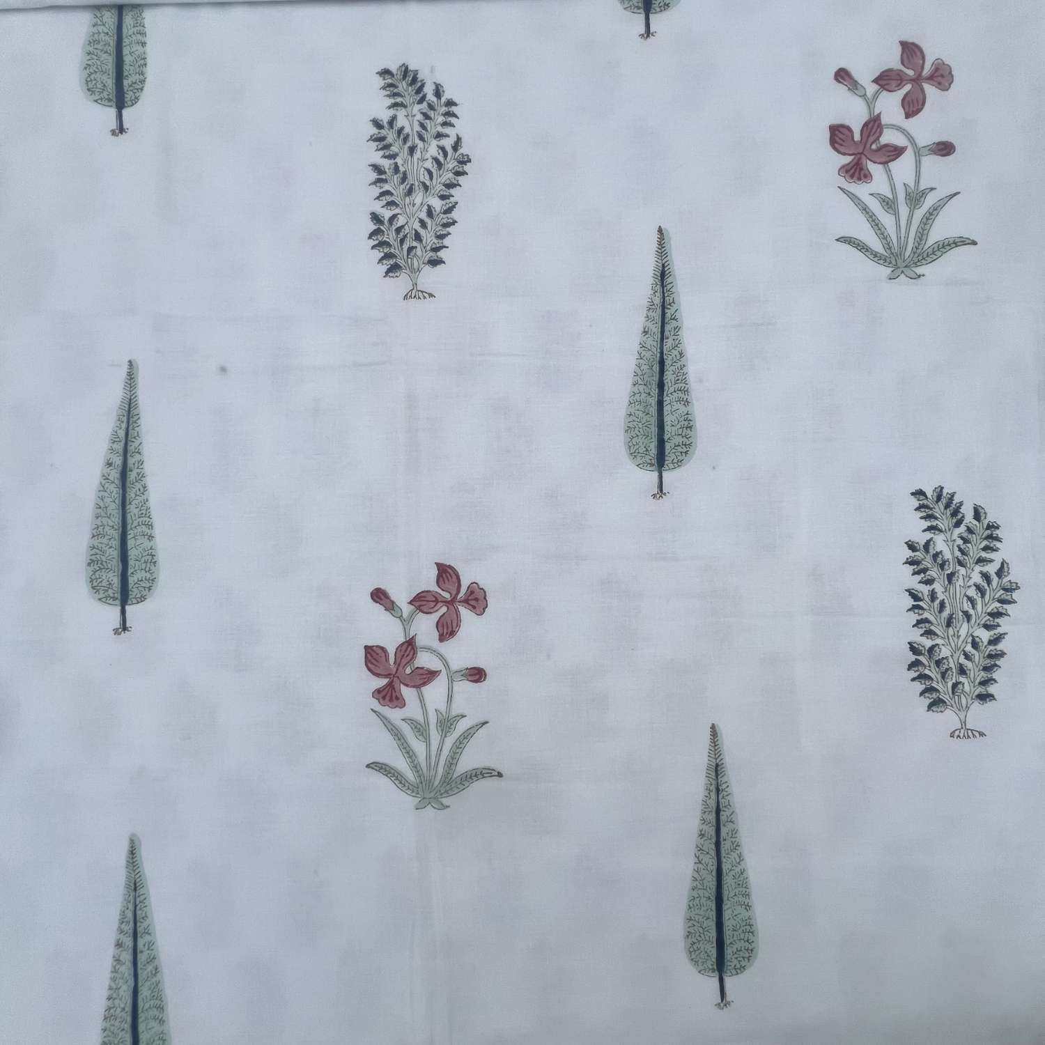Single Dohar Quilt 60 x 90 cm – White Green Floral Motif
