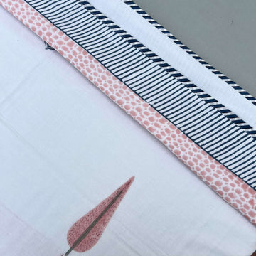 Single Dohar Quilt 60 x 90 cm – White Peach Lines Motif