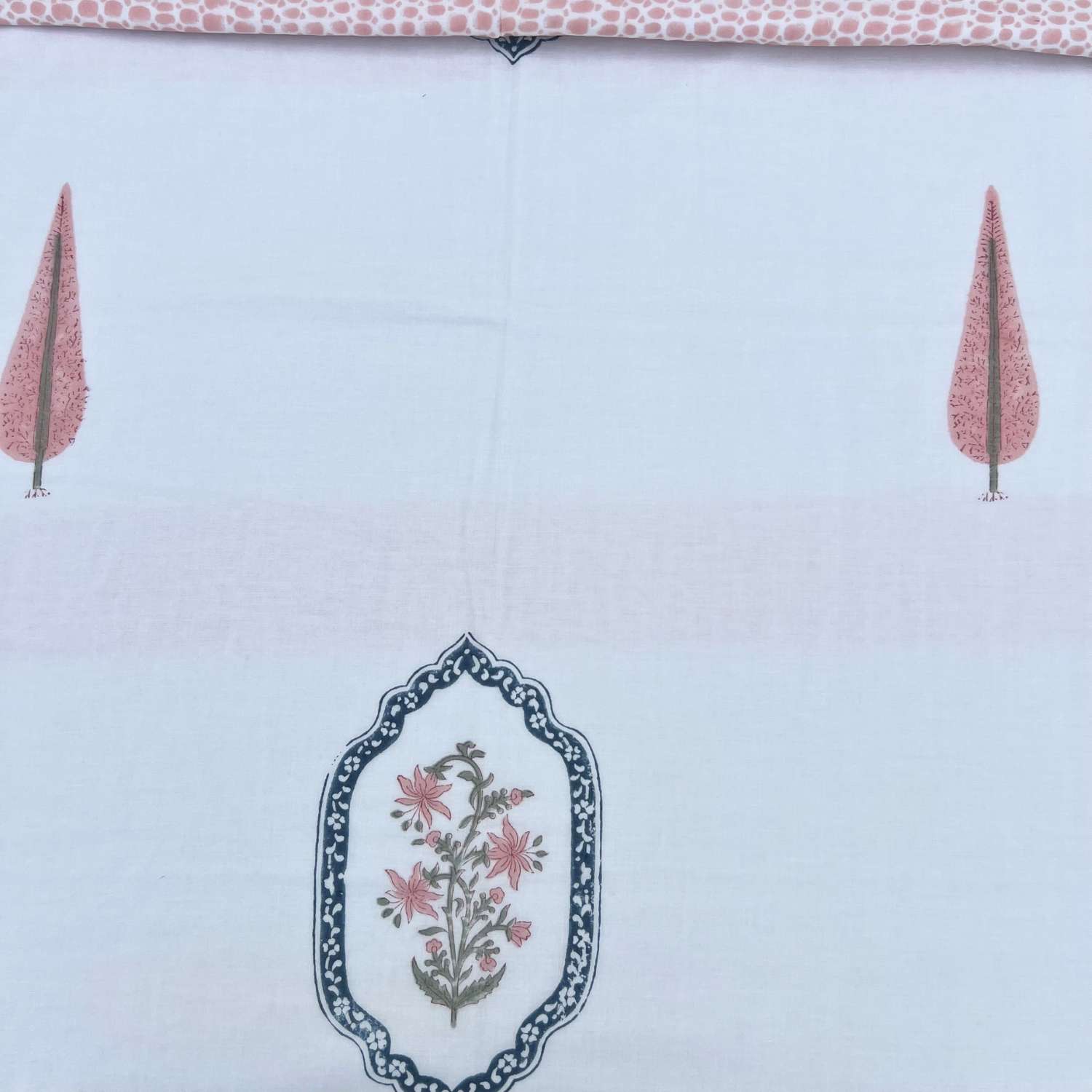 Single Dohar Quilt 60 x 90 cm – White Peach Lines Motif