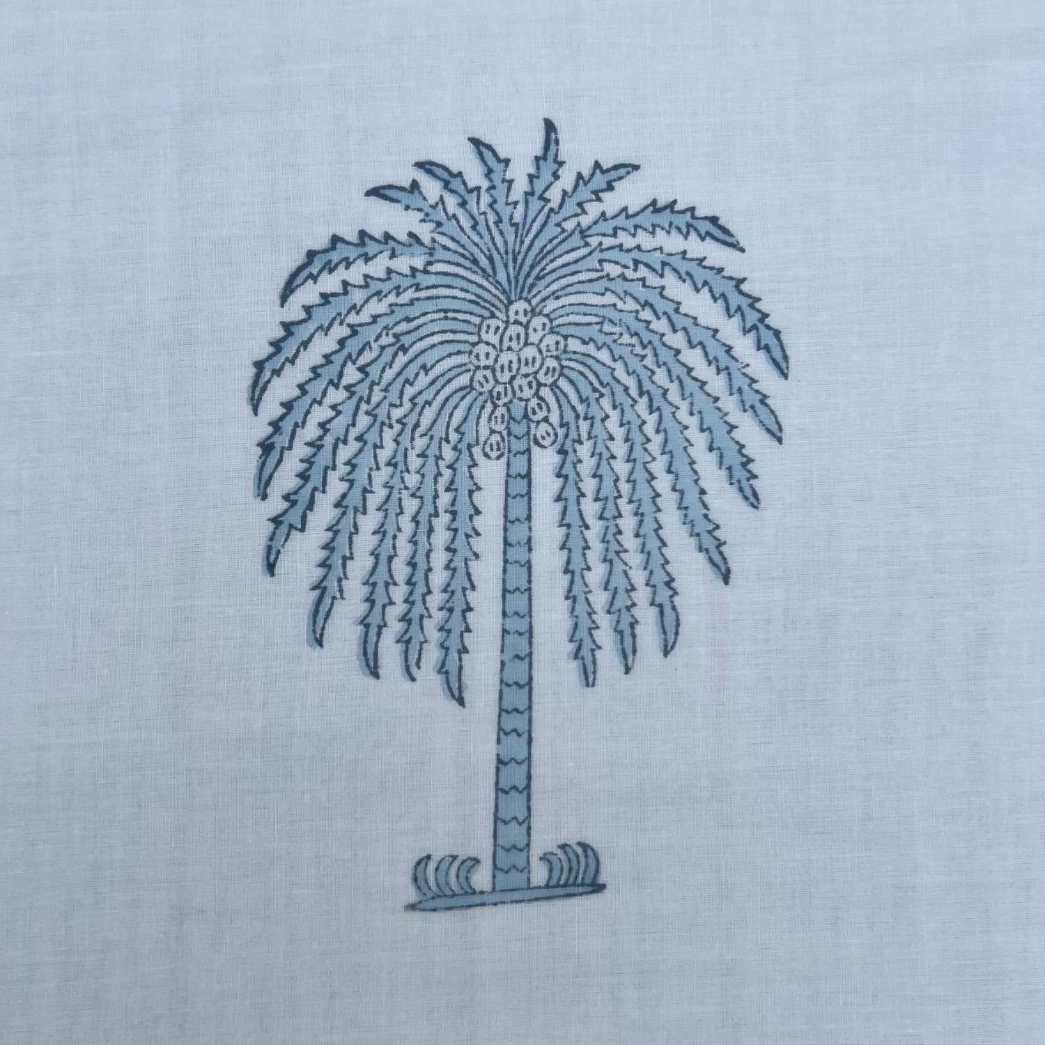 Single Dohar Quilt 60 x 90 cm – White Soft Blue Nature Motif