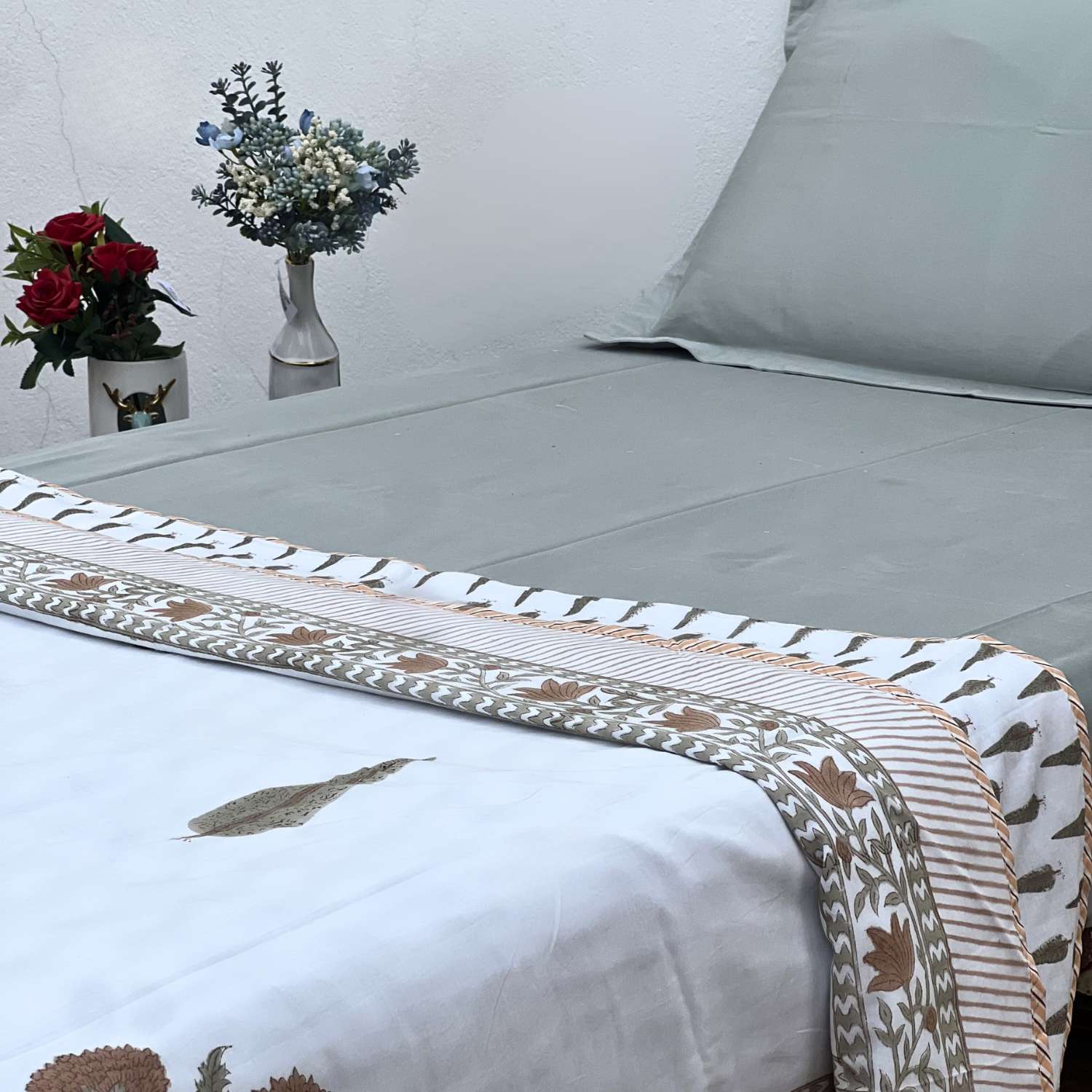 Single Dohar Quilt 60 x 90 cm – White Brown Pine Tree Motif