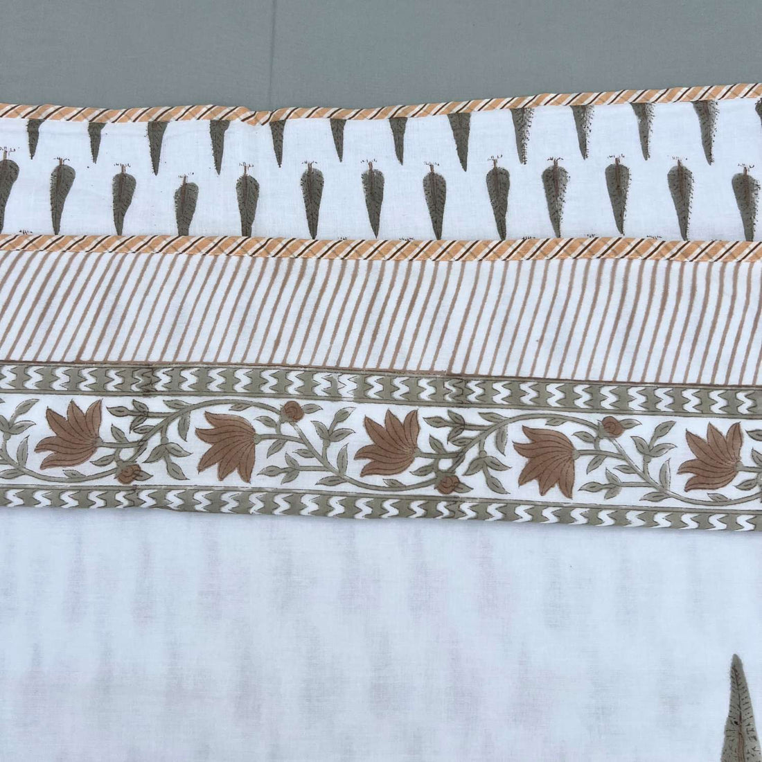 Single Dohar Quilt 60 x 90 cm – White Brown Pine Tree Motif