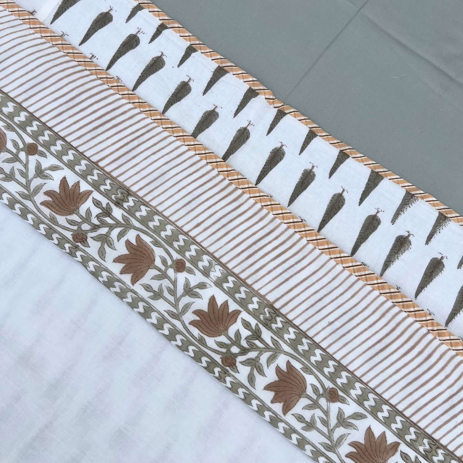 Single Dohar Quilt 60 x 90 cm – White Brown Pine Tree Motif