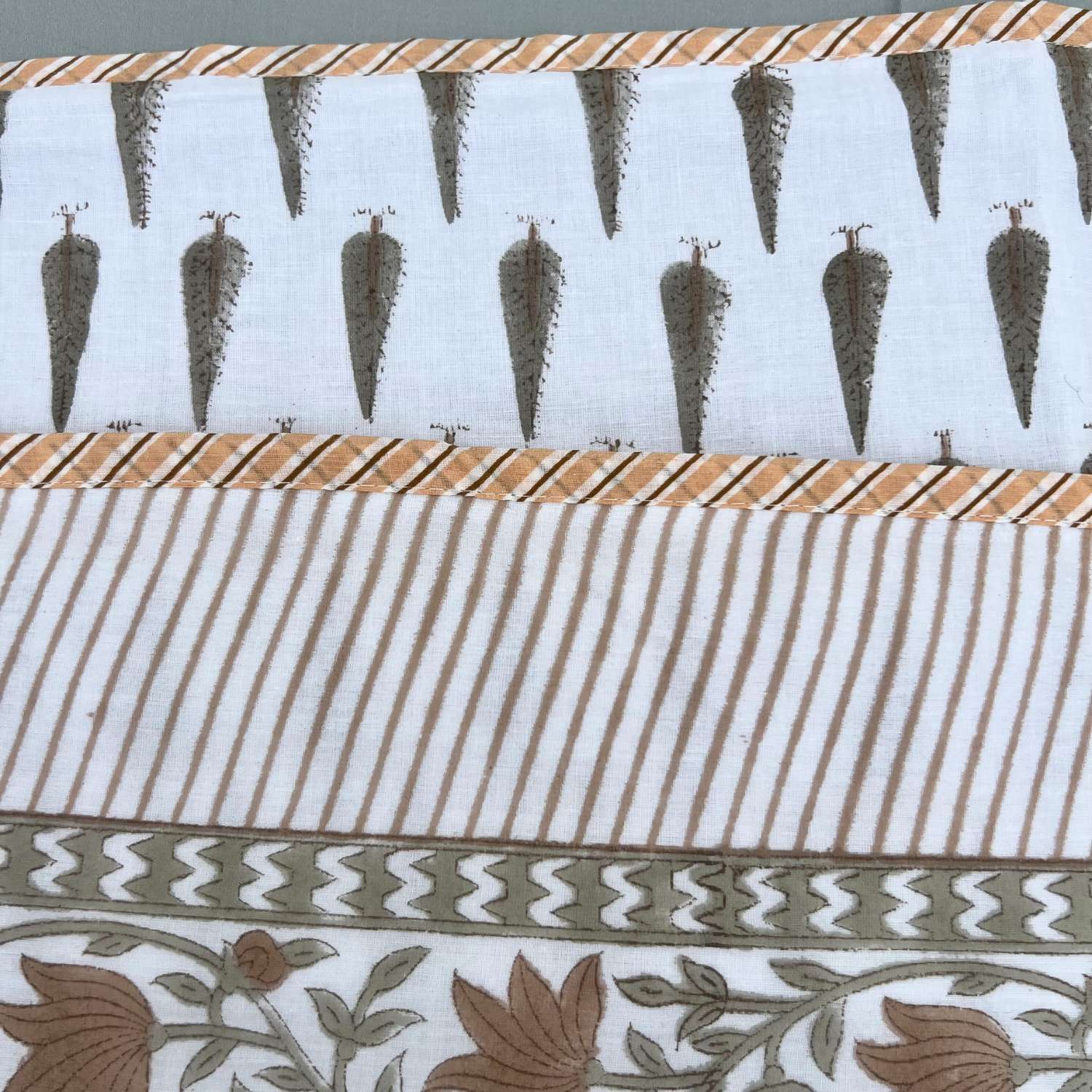 Single Dohar Quilt 60 x 90 cm – White Brown Pine Tree Motif