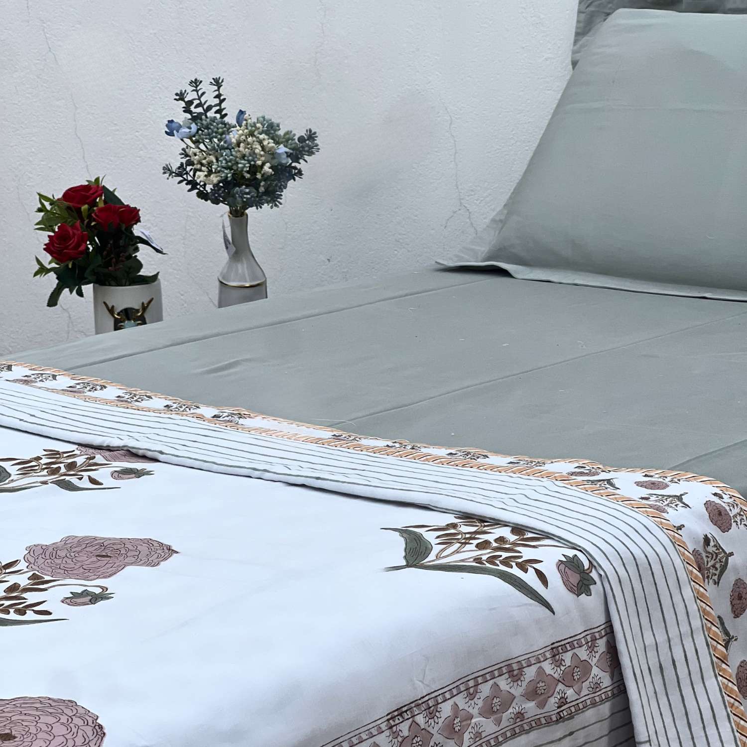 Single Dohar Quilt 60 x 90 cm – White Brown Motif