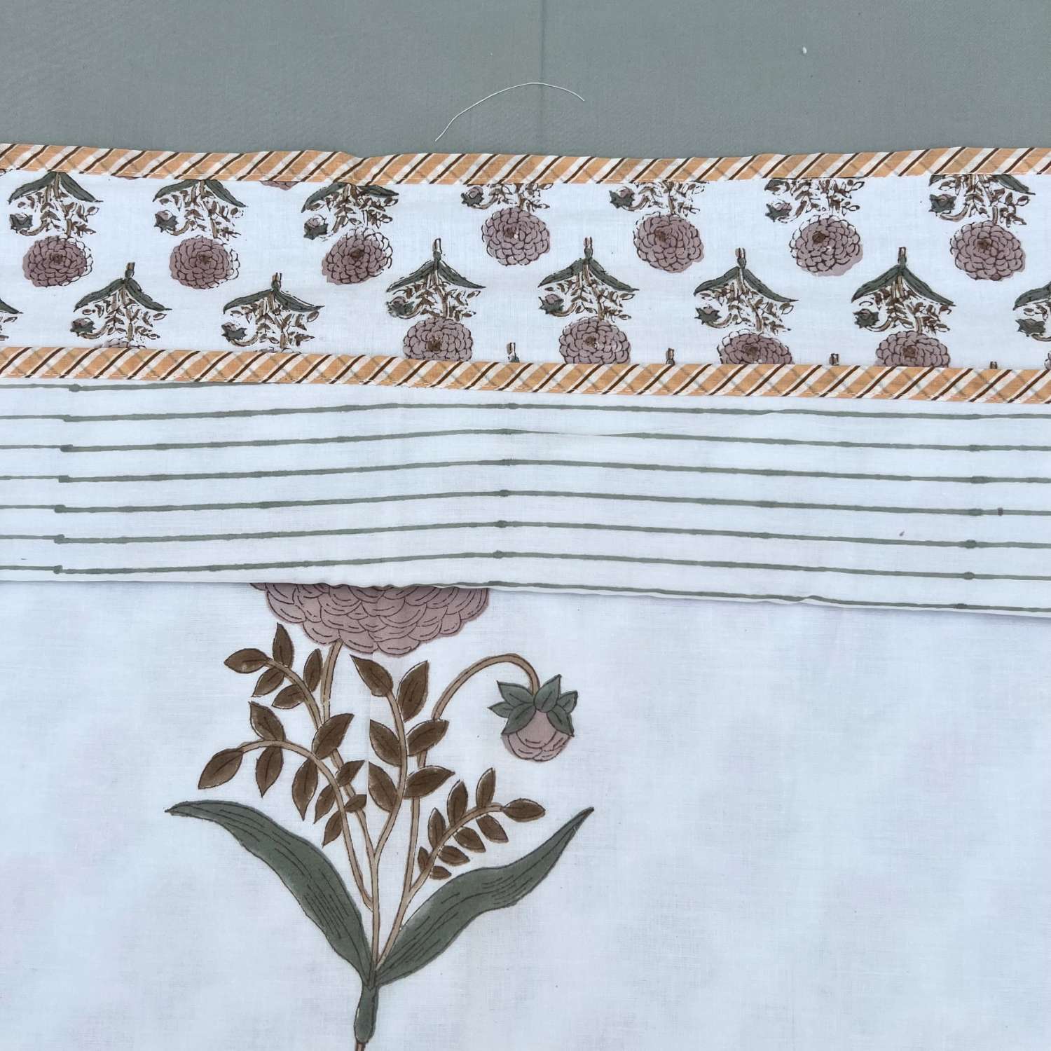 Single Dohar Quilt 60 x 90 cm – White Brown Motif
