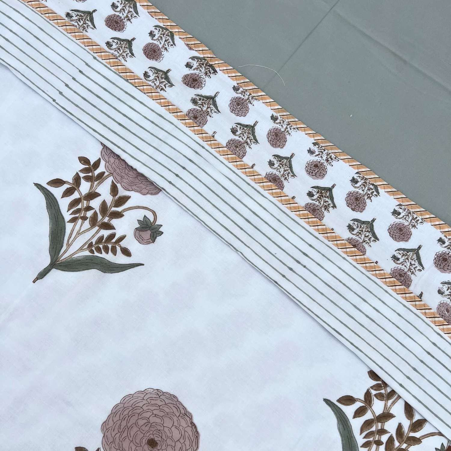 Single Dohar Quilt 60 x 90 cm – White Brown Motif