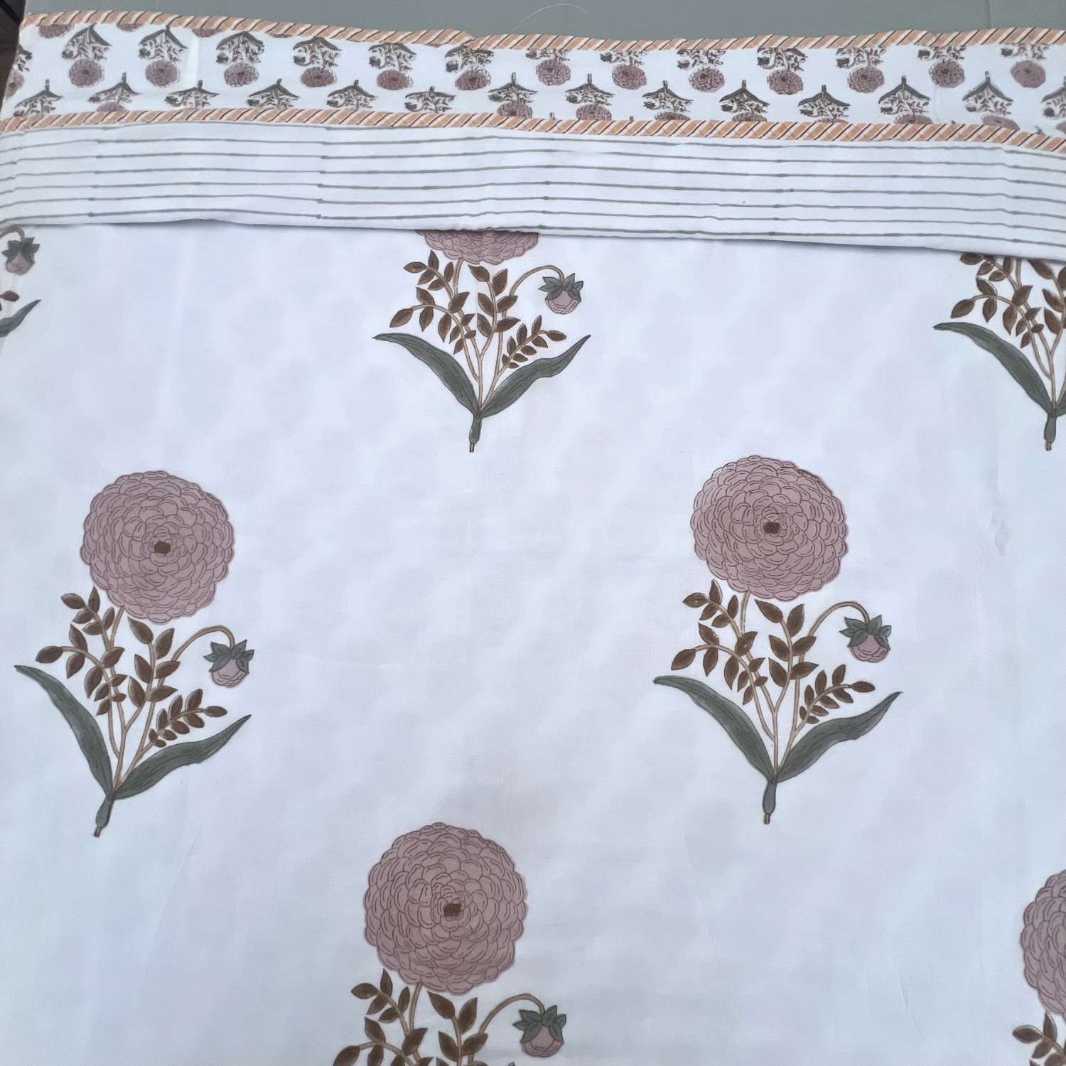 Single Dohar Quilt 60 x 90 cm – White Brown Motif