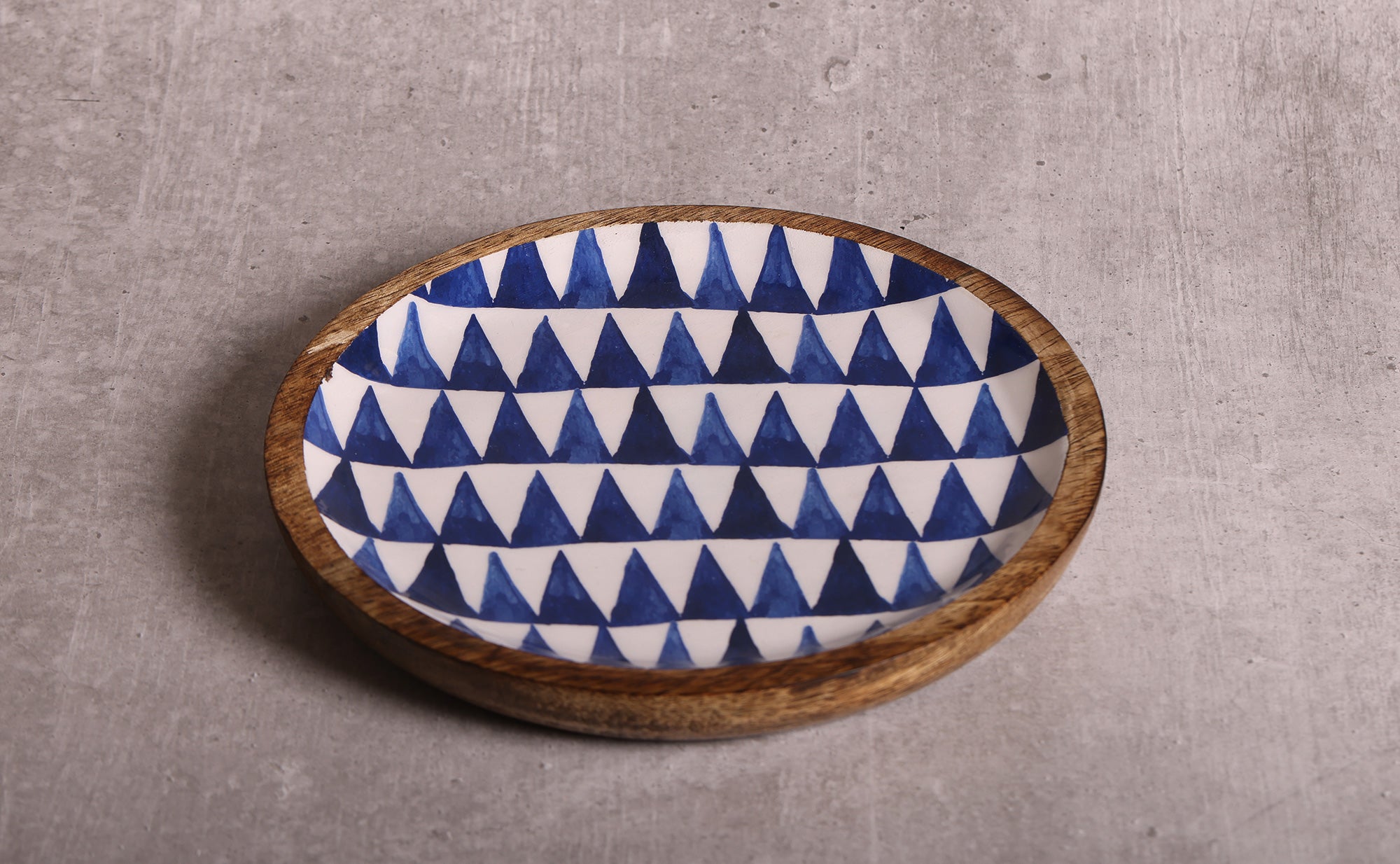 Boho Triangles Blue & White Round Mango Wood Platter With Enamel Finish | Peacoy