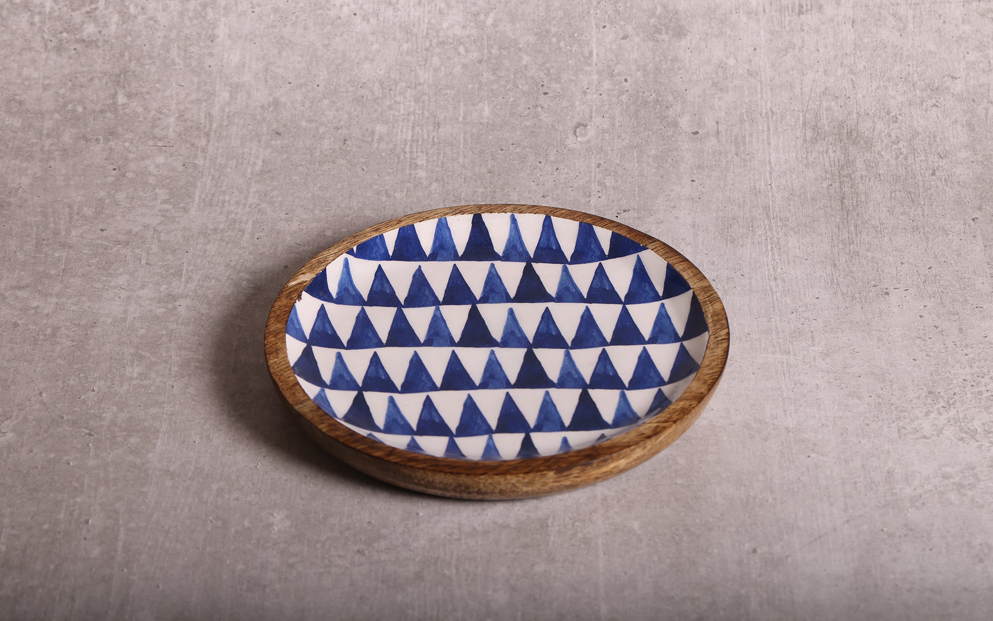 Boho Triangles Blue & White Round Mango Wood Platter With Enamel Finish | Peacoy