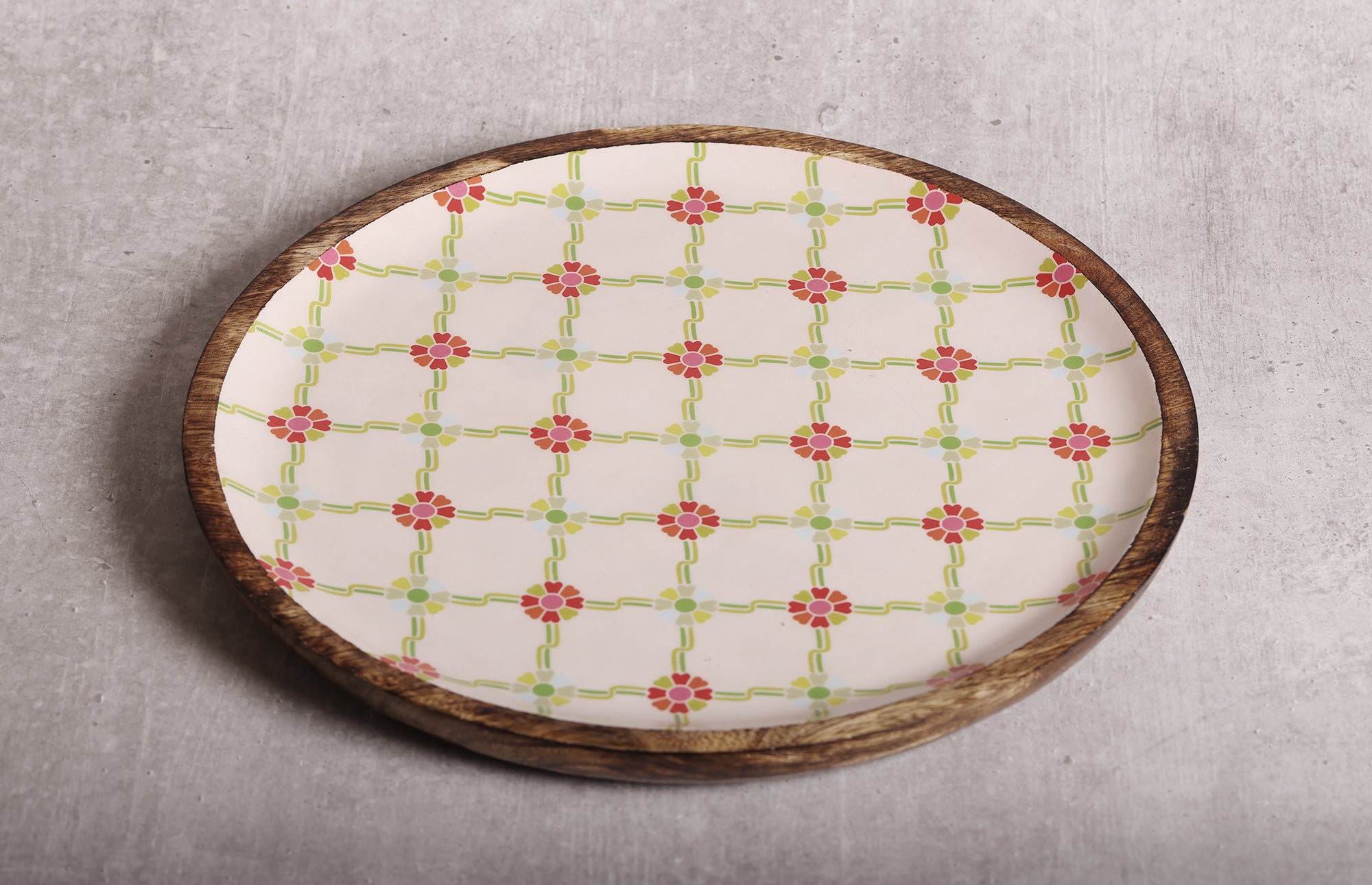 Sweet Flower Jaal Round Mango Wood Platter With Enamel Finish | Peacoy