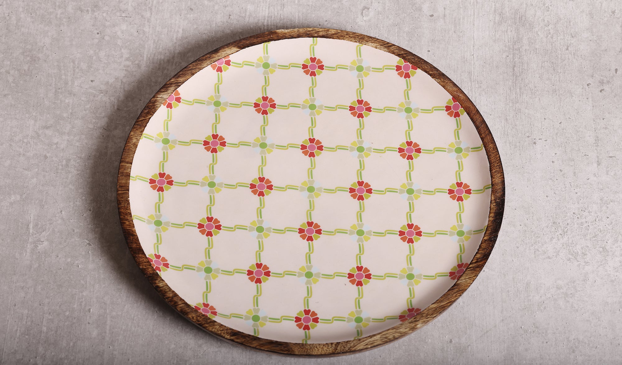 Sweet Flower Jaal Round Mango Wood Platter With Enamel Finish | Peacoy