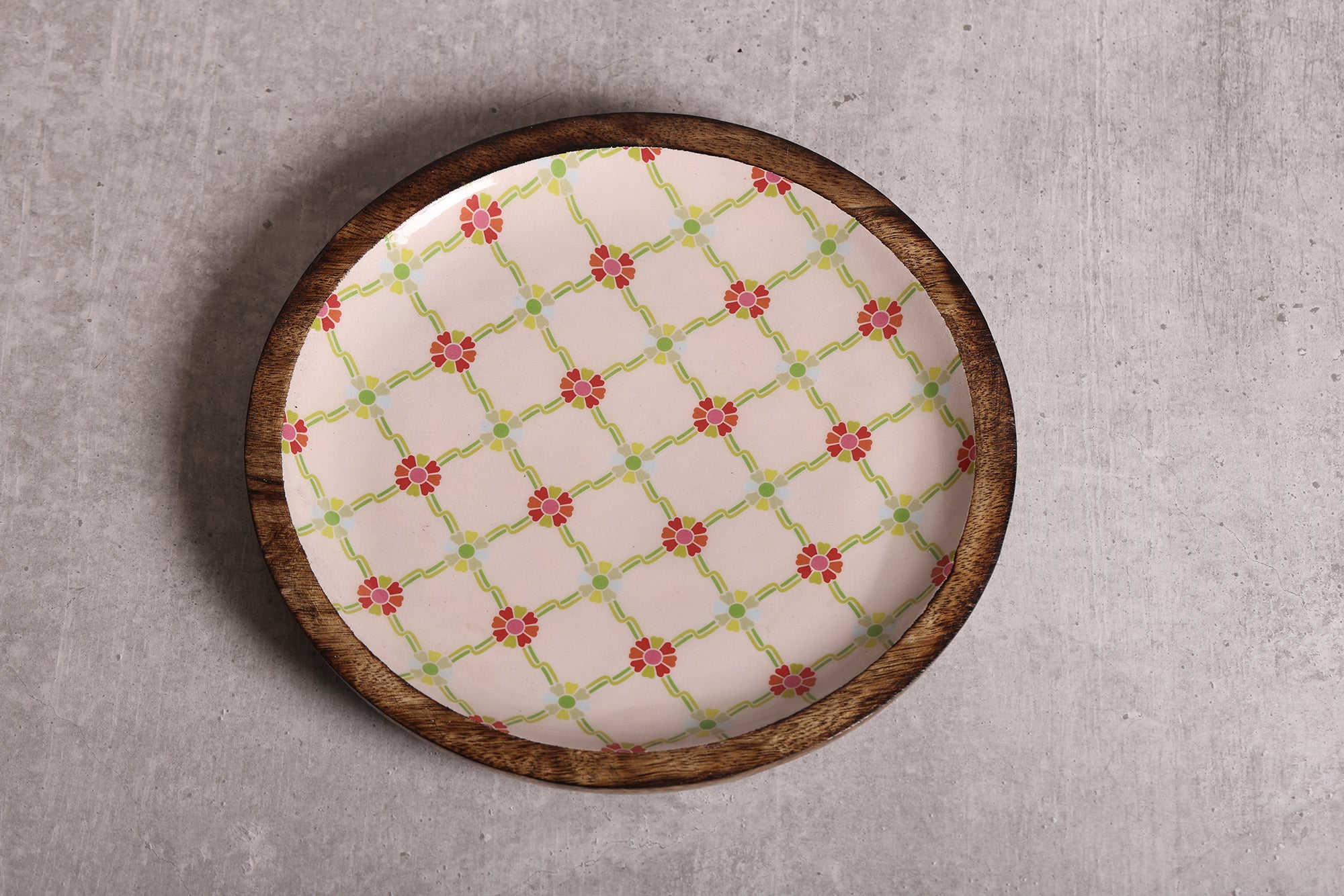 Sweet Flower Jaal Round Mango Wood Platter With Enamel Finish | Peacoy