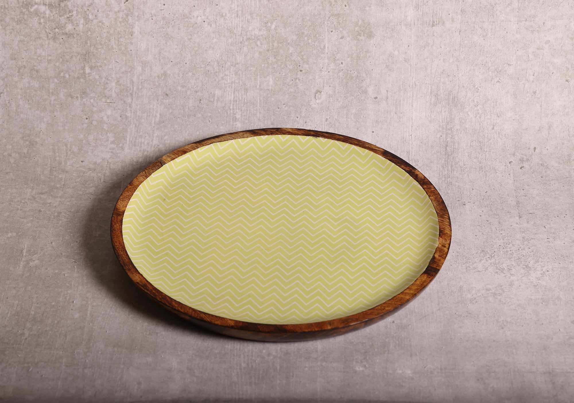 Zigzag Crush Pista Green Round Mango Wood Platter | Peacoy