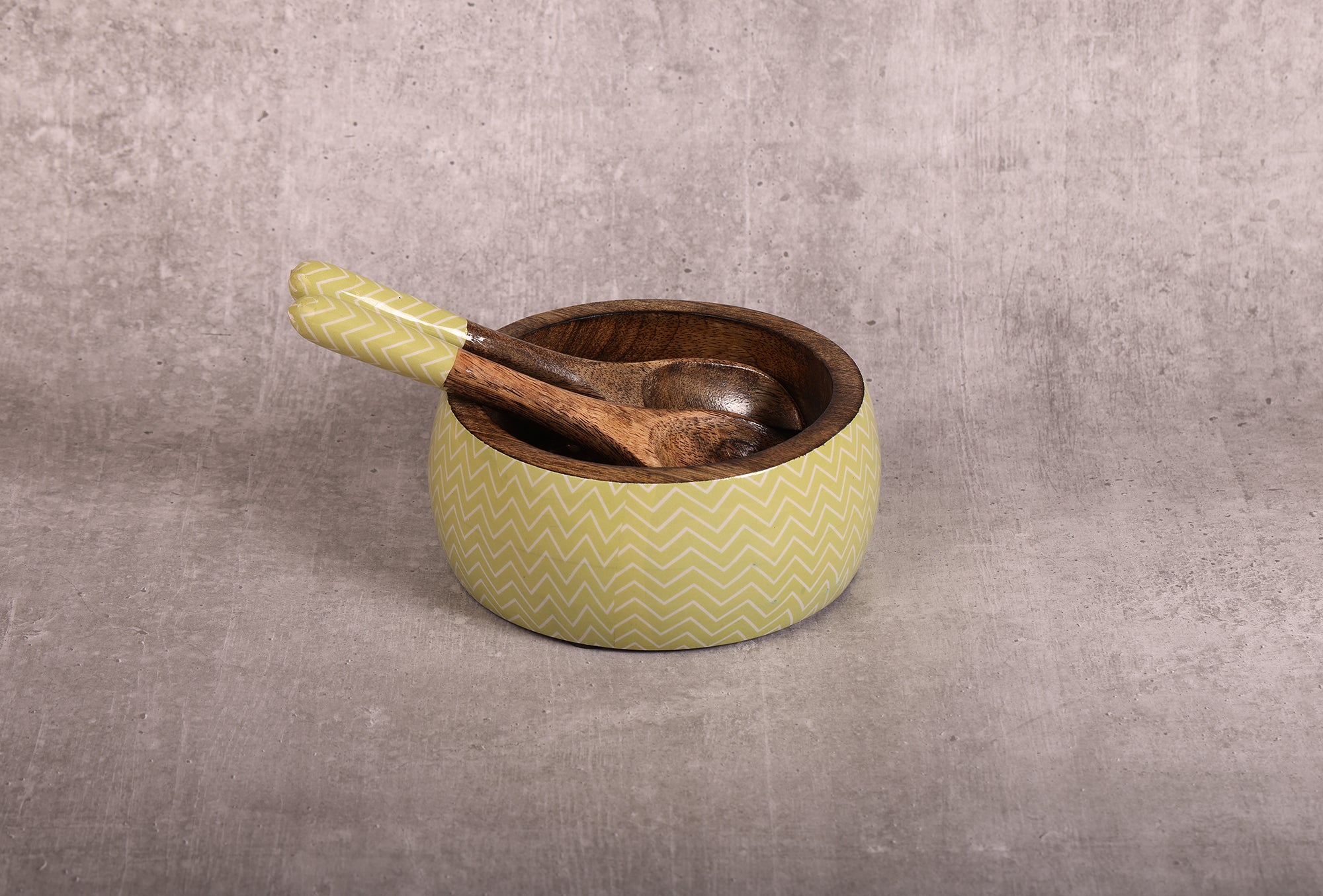 Zigzag Crush Pista Green Mango Wood Salad Bowl With Server Set - 500 g | Peacoy