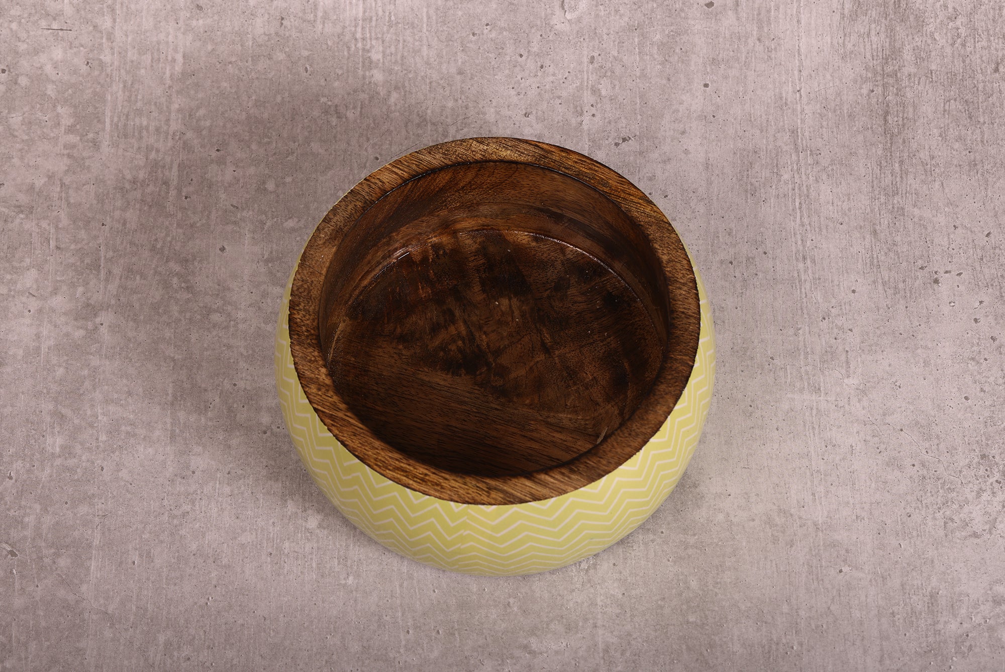Zigzag Crush Pista Green Mango Wood Salad Bowl With Server Set - 500 g | Peacoy