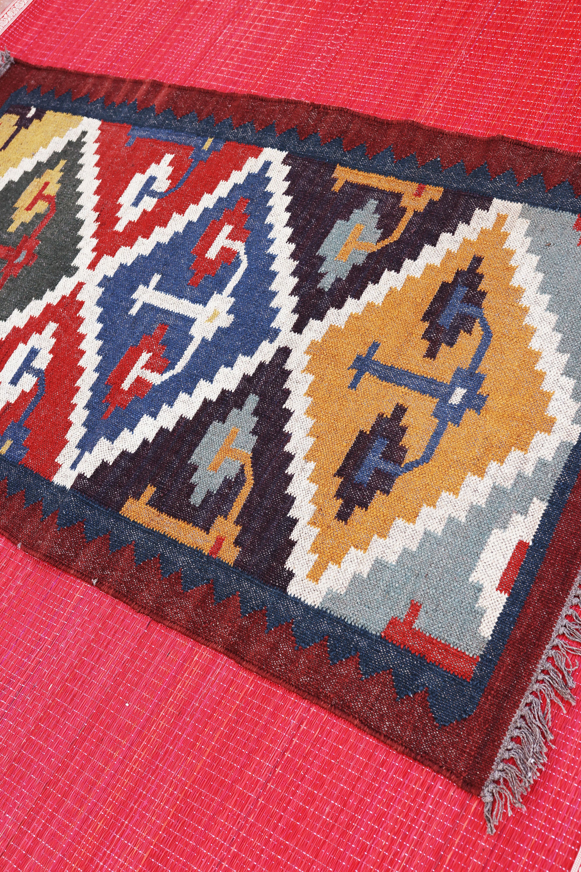 Exquisite Multicolor Premium Sustainable Wool Jute Kilim Rug - 5 x 3 ft