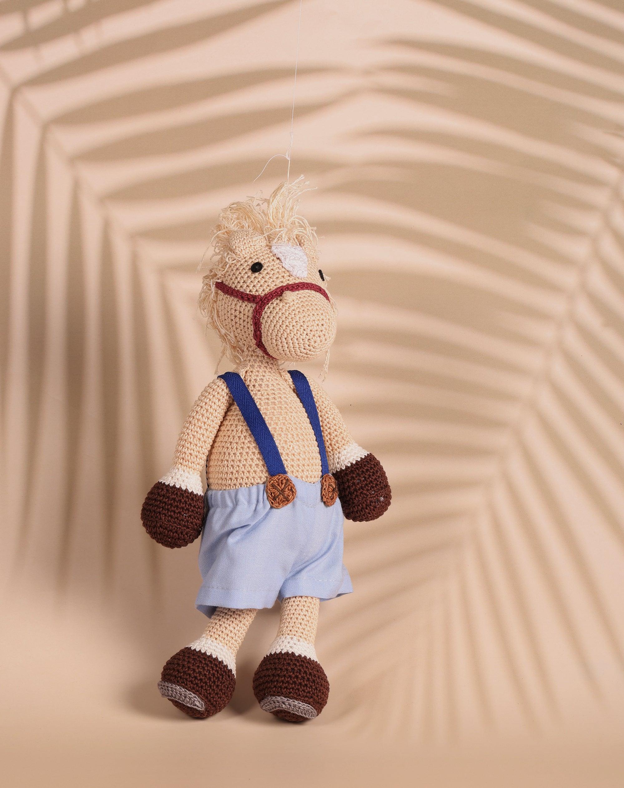 Cream Standing Horse - Peacoy