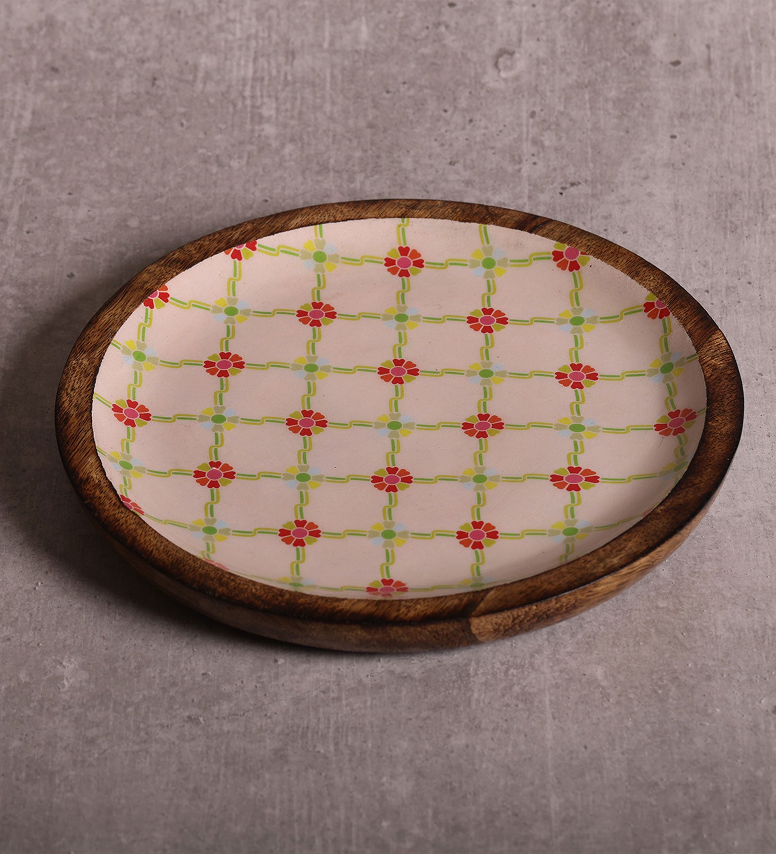 Sweet Flower Jaal Round Mango Wood Platter With Enamel Finish | Peacoy