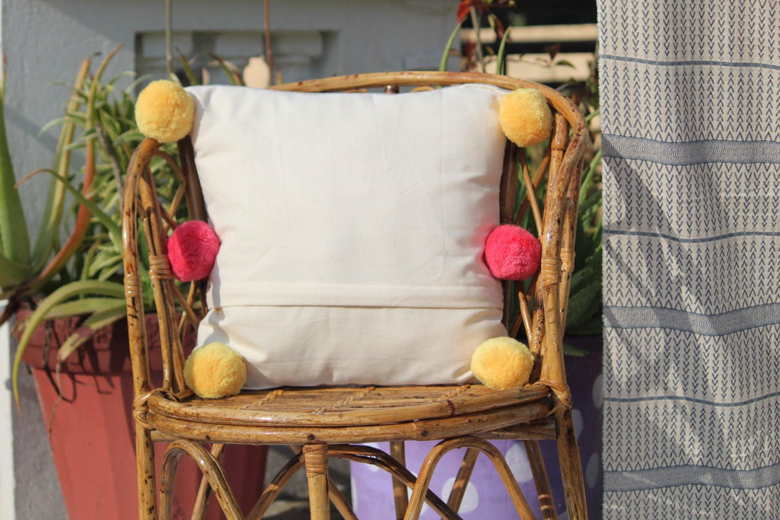 Bloom coushion cover with pom pom - Peacoy