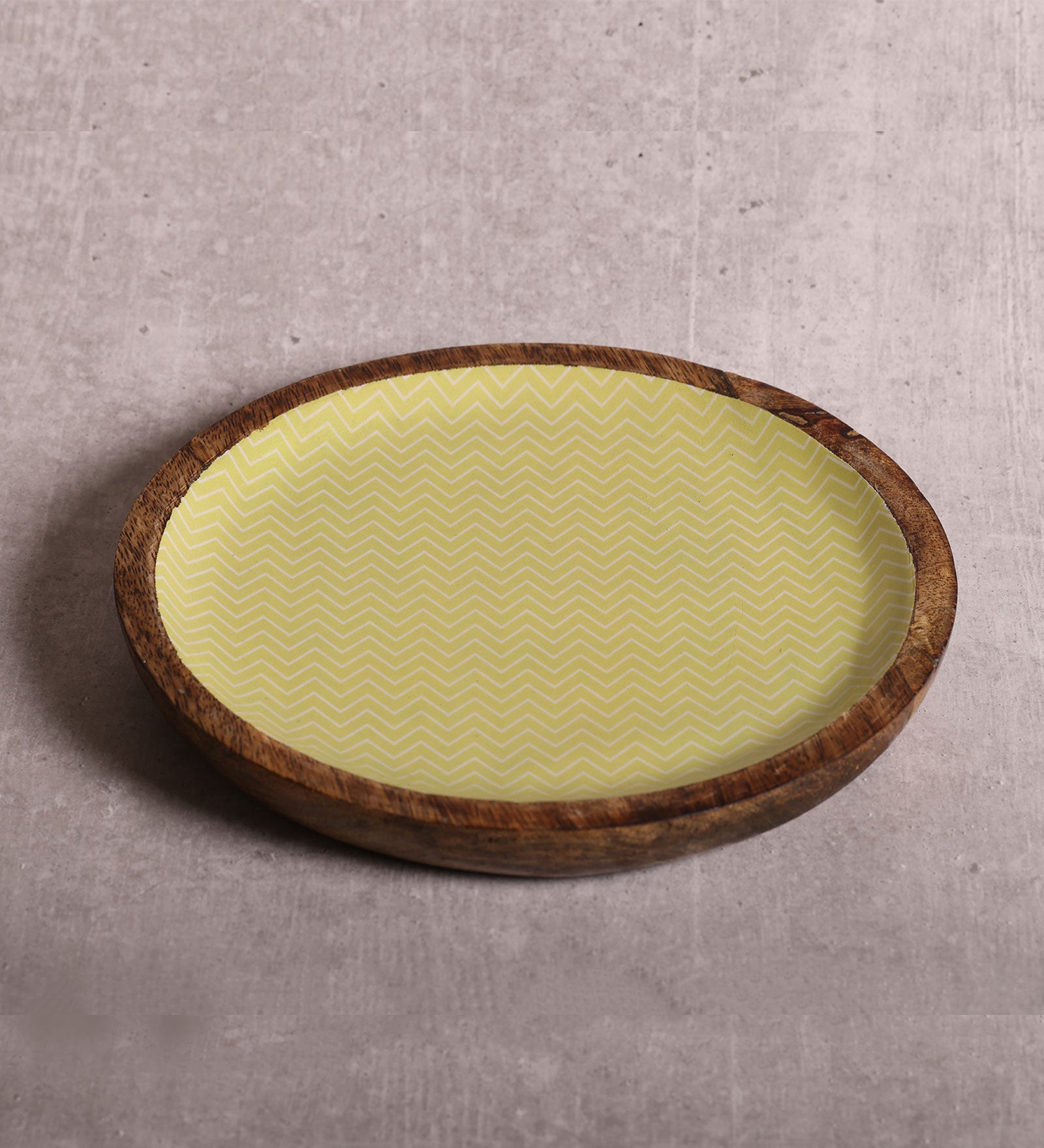 Zigzag Crush Pista Green Round Mango Wood Platter | Peacoy